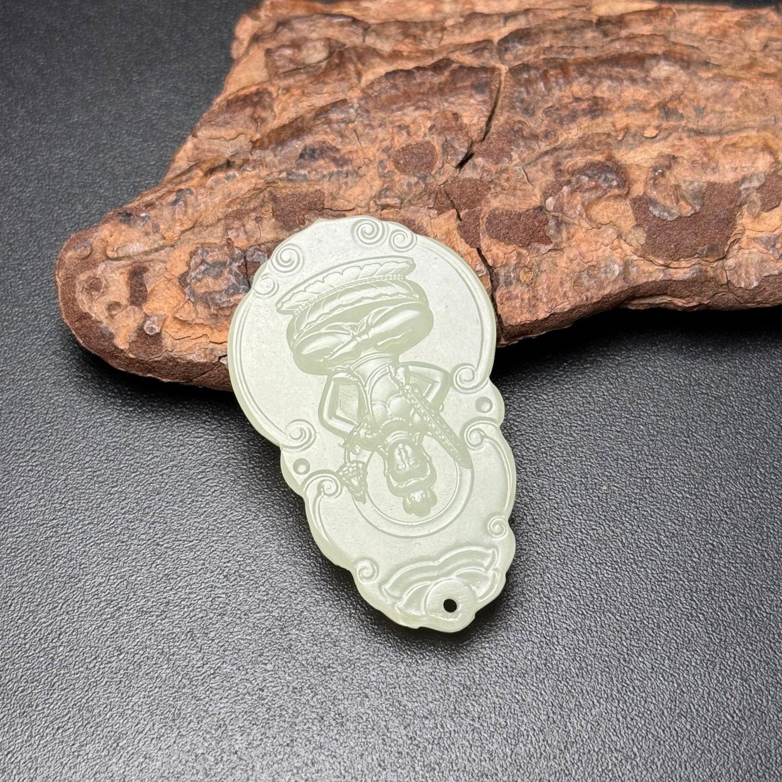 An Exquisite White Jade Statue of Bodhisattva Pattern Pendant - 2