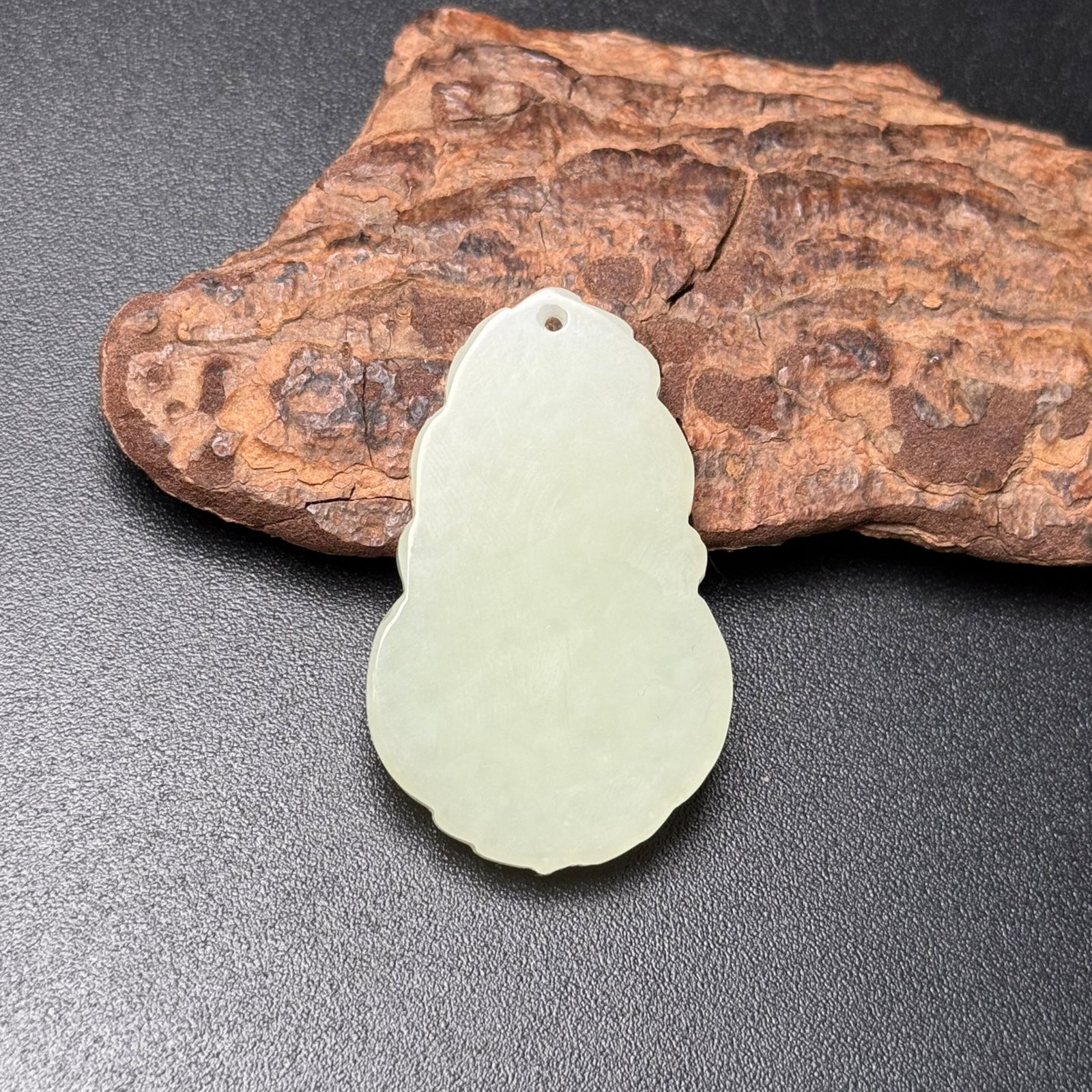 An Exquisite White Jade Statue of Bodhisattva Pattern Pendant - 3