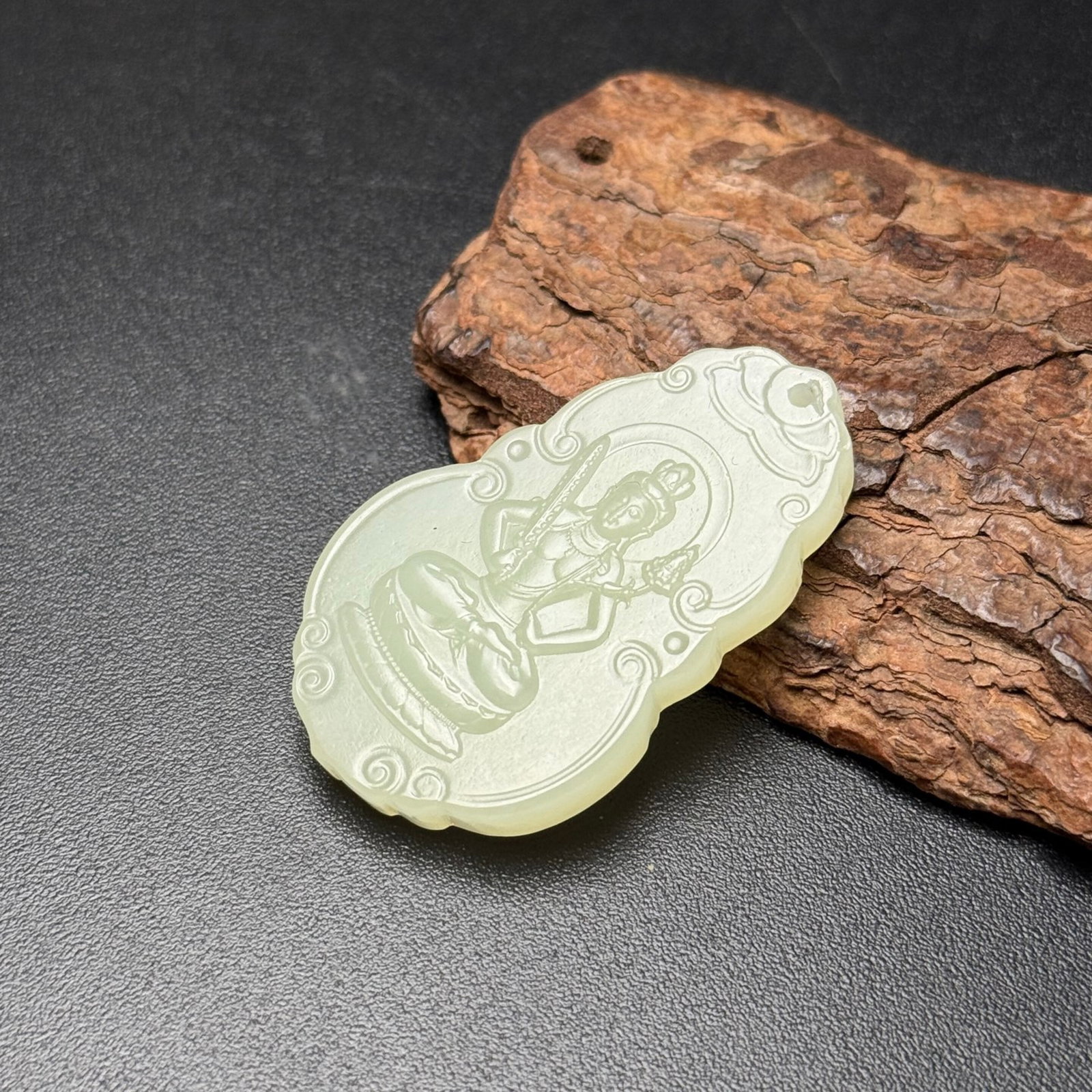 An Exquisite White Jade Statue of Bodhisattva Pattern Pendant - 4