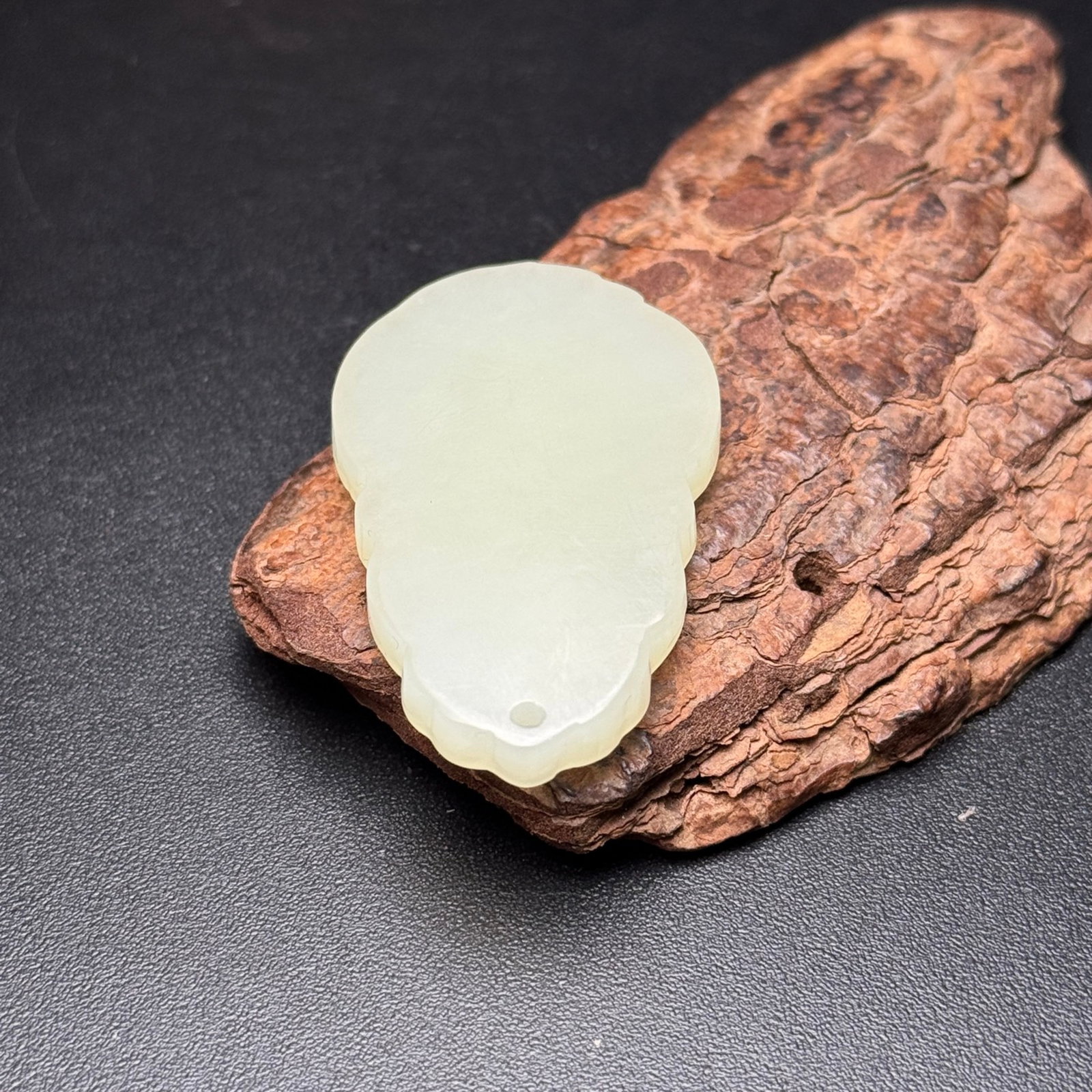 An Exquisite White Jade Statue of Bodhisattva Pattern Pendant - 6