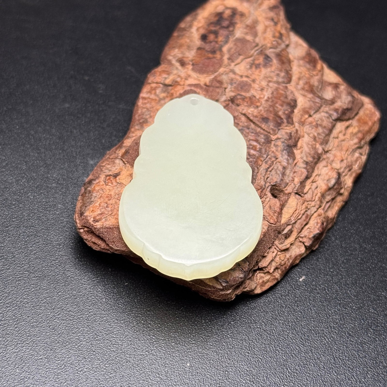 An Exquisite White Jade Statue of Bodhisattva Pattern Pendant - 7