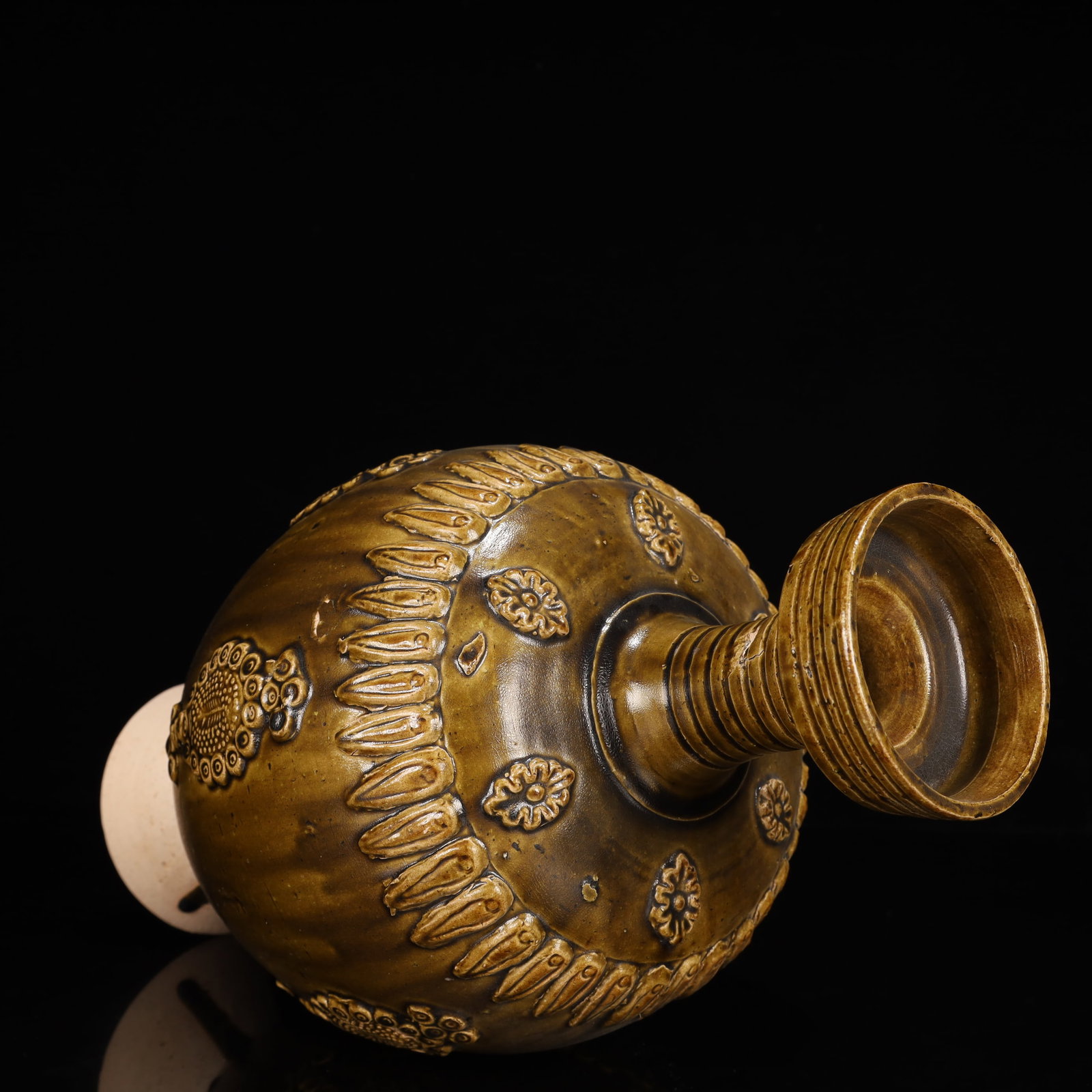 A Rare Tang Tri-Color Glazed Pottery Flower Pattern Vase - 8