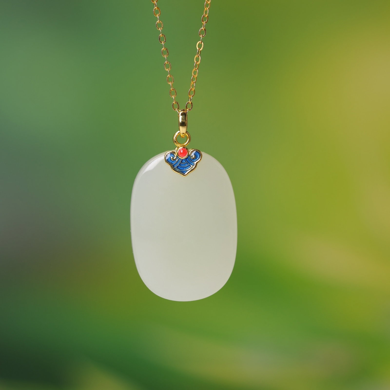 An Exquisite Sterling Silver-Gold Plated Inlaid White Jade Pendant: Estimated Value:600-1200 An Exquisite Sterling Silver-Gold Plated Inlaid White Jade Pendant,Size:18mmx25mm 纯银镀金镶白玉吊坠
