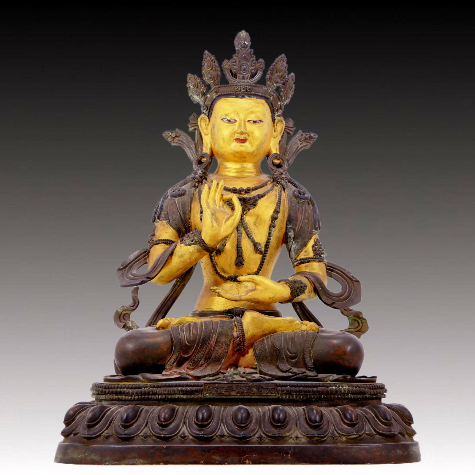 A solemn gilt bronze statue of Bodhisattva (1 of 10)