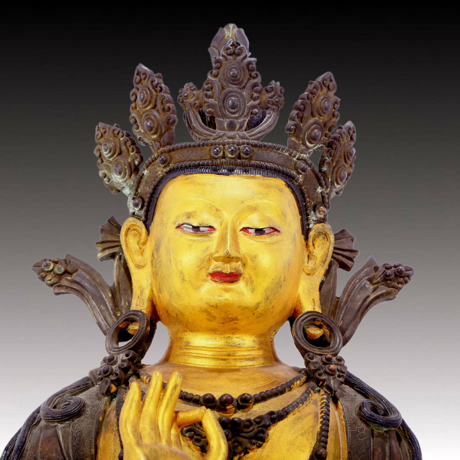 A solemn gilt bronze statue of Bodhisattva - 2
