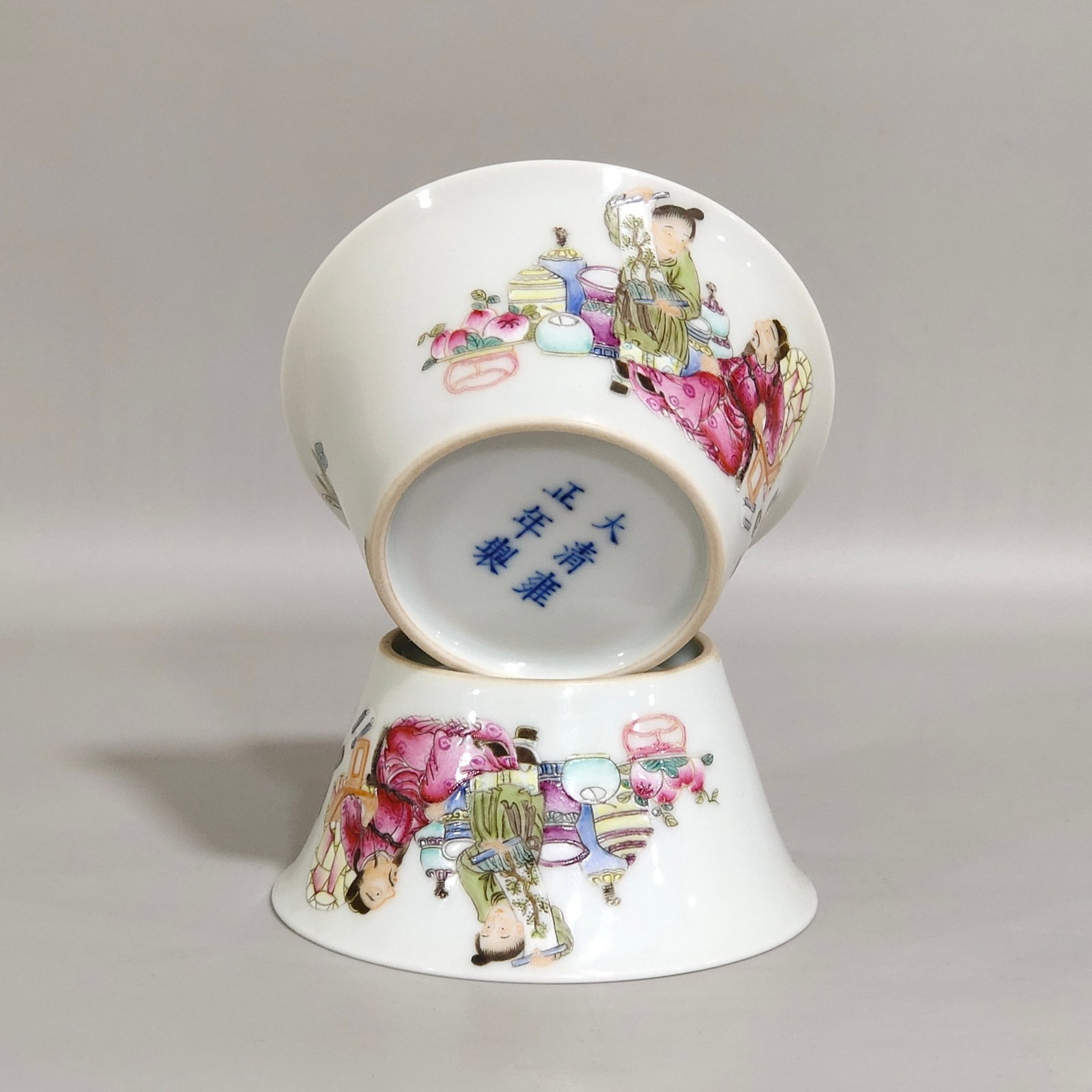 A Pair of Exquisite Famille-Rose Figure Pattern Cups - 8