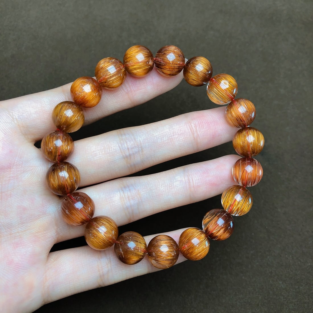 An Exquisite Crystal Bracelets: Estimated Value:12000-24000 An Exquisite Crystal Bracelets,Size:11.1mm, Weight:37.1g 水晶手串