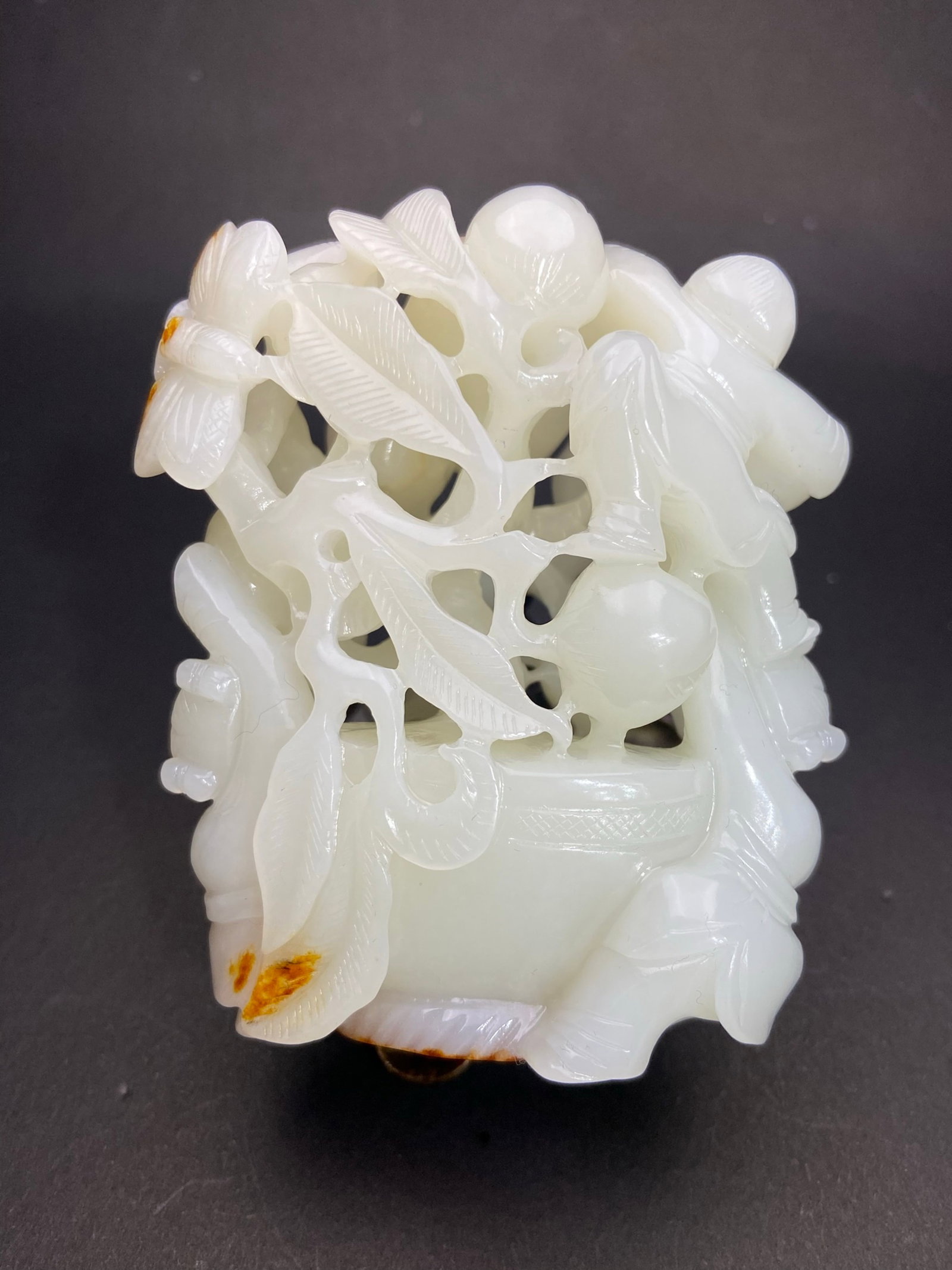 An Exquisite White Jade Figure and Peach Pattern Ornament - 4