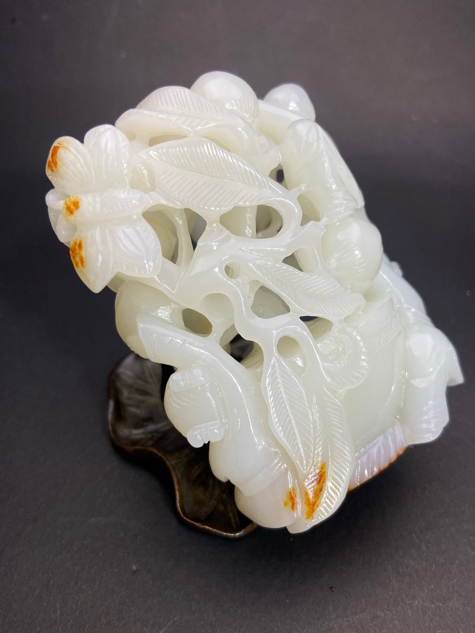 An Exquisite White Jade Figure and Peach Pattern Ornament - 5