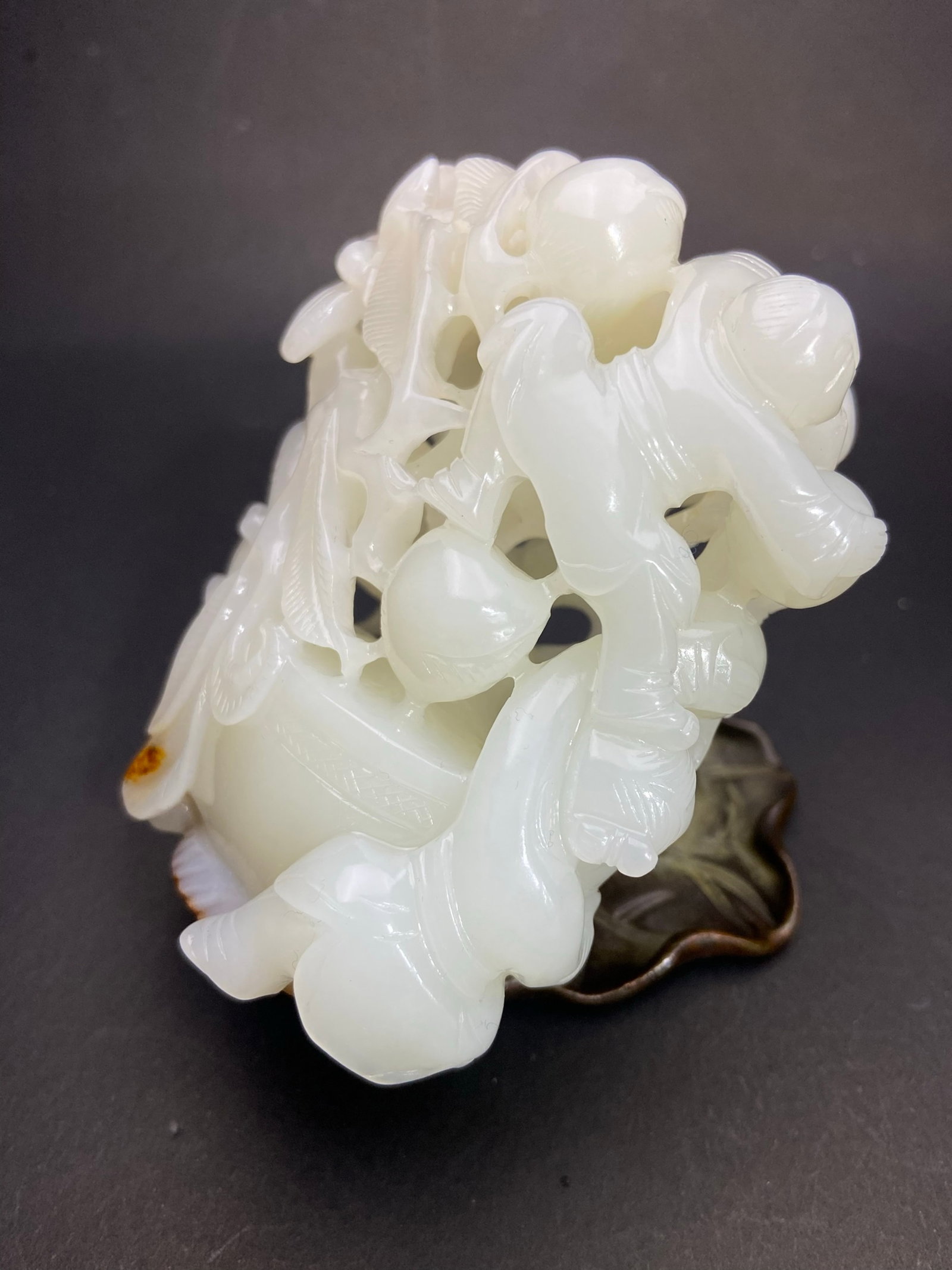 An Exquisite White Jade Figure and Peach Pattern Ornament - 6