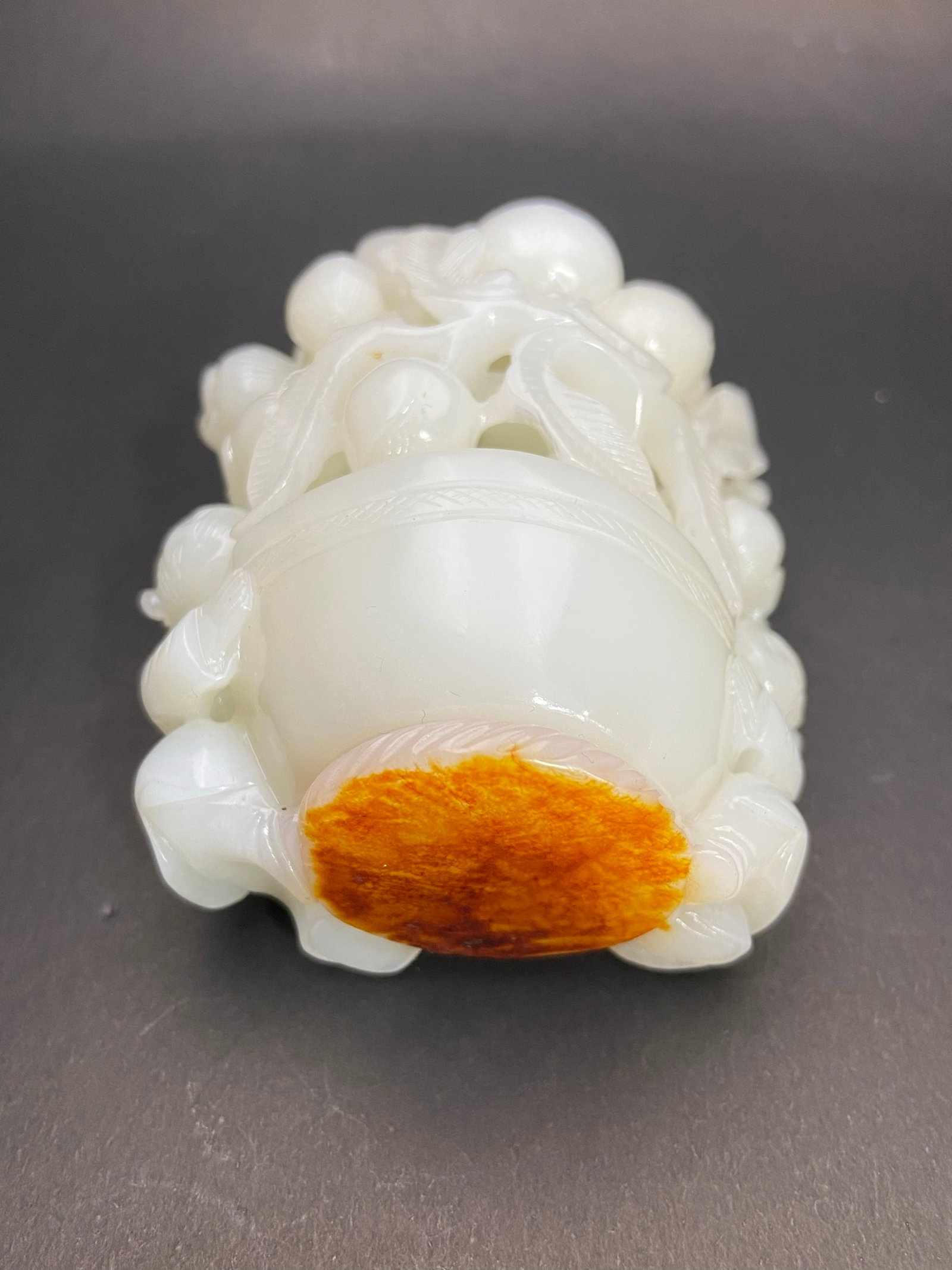 An Exquisite White Jade Figure and Peach Pattern Ornament - 7