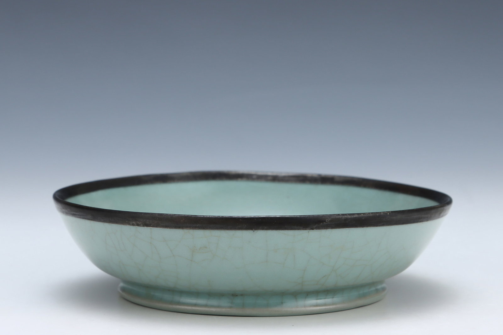An Exquisite Ru yao Cover with Silver Water Pot,with an Imperial Poem by Emperor Qianlong - 3