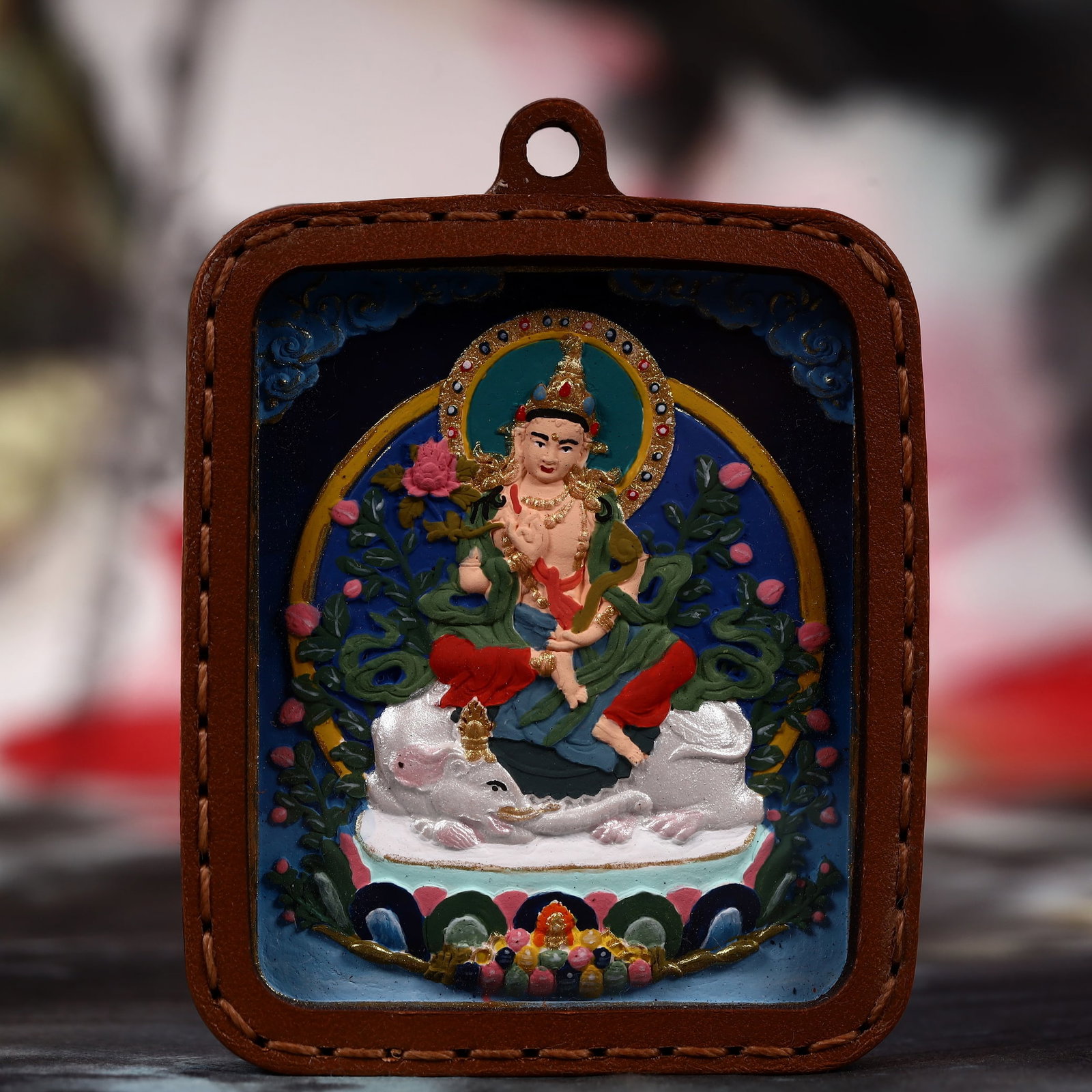 An Exquisite Painted Color Statue of Samantabhadra Tangka: Estimated Value:1500-3000 An Exquisite Painted Color Statue of Samantabhadra Tangka,Size:2inx2.8in 彩绘普贤菩萨像唐卡