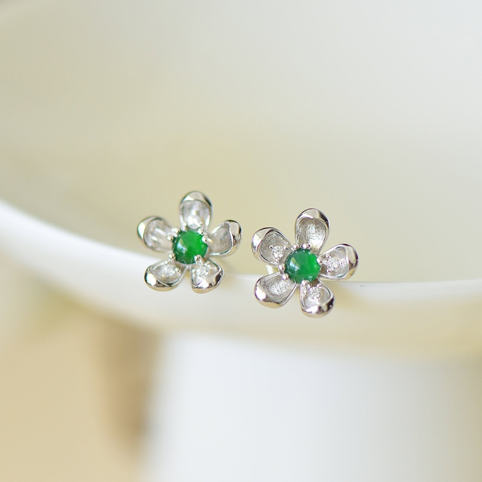 A Pair of Exquisite Sterling Silver Inlaid Jadeite Earrings,Inlaid Diamond - 2
