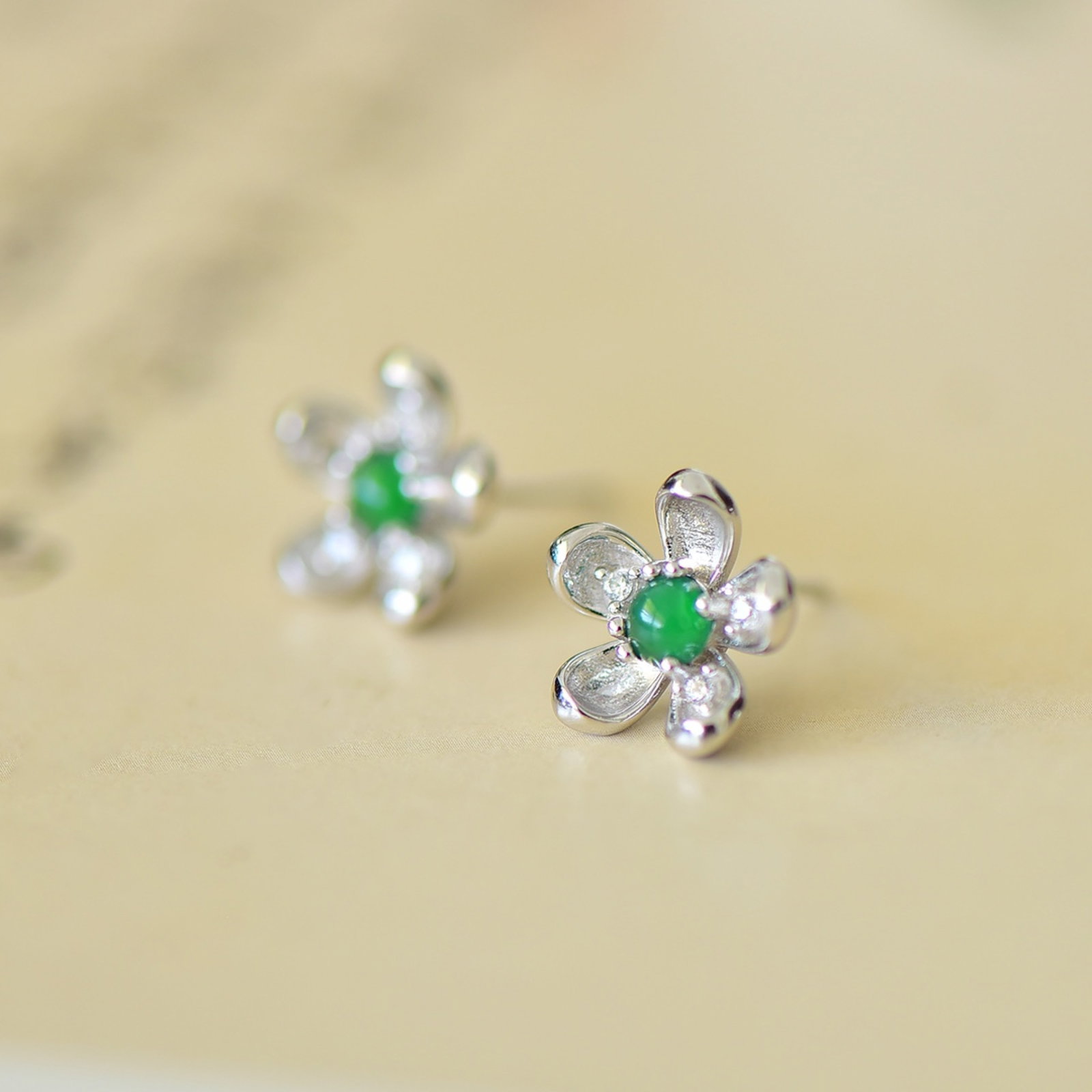 A Pair of Exquisite Sterling Silver Inlaid Jadeite Earrings,Inlaid Diamond - 4