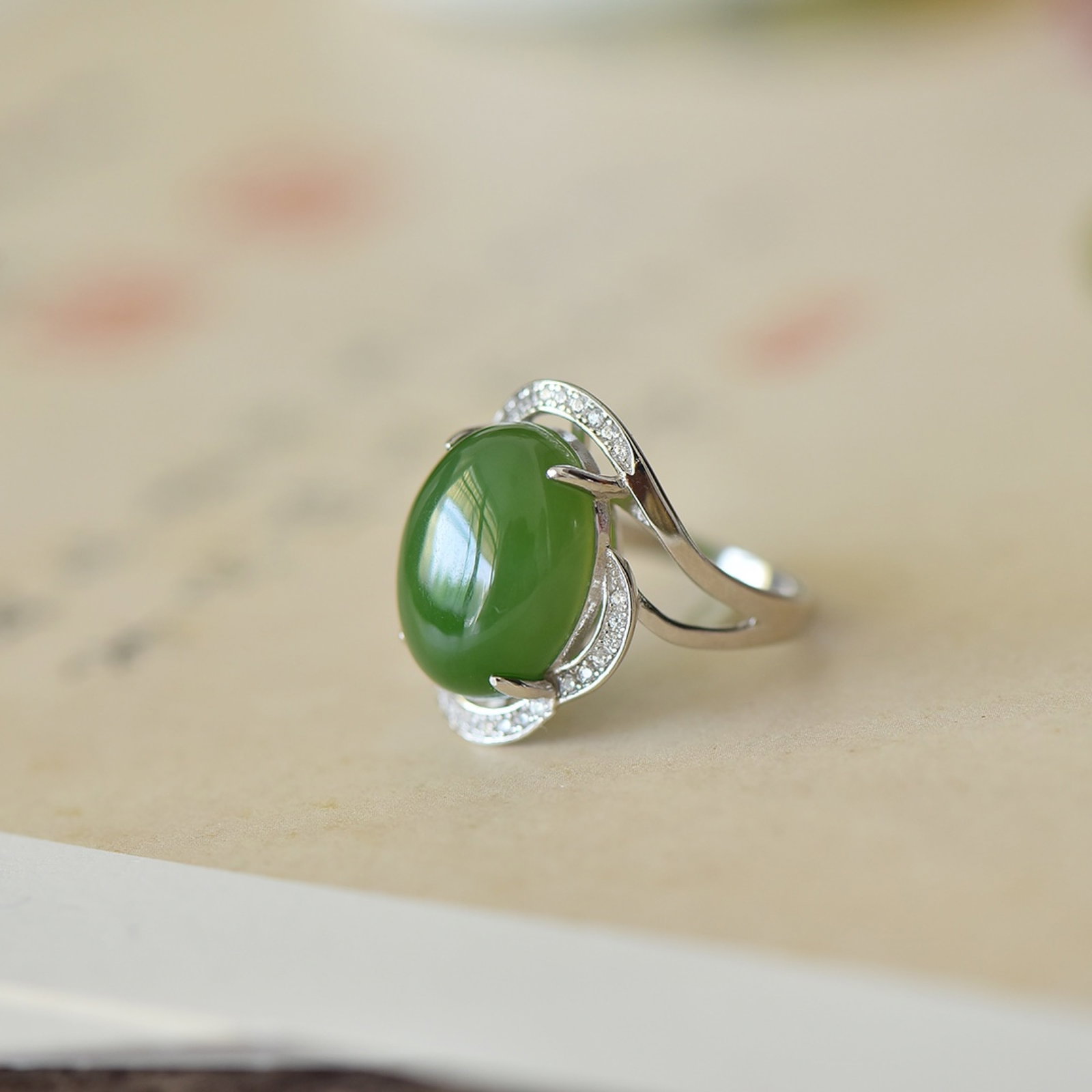 An Exquisite Sterling Silver Inlaid Jasper Ring - 3