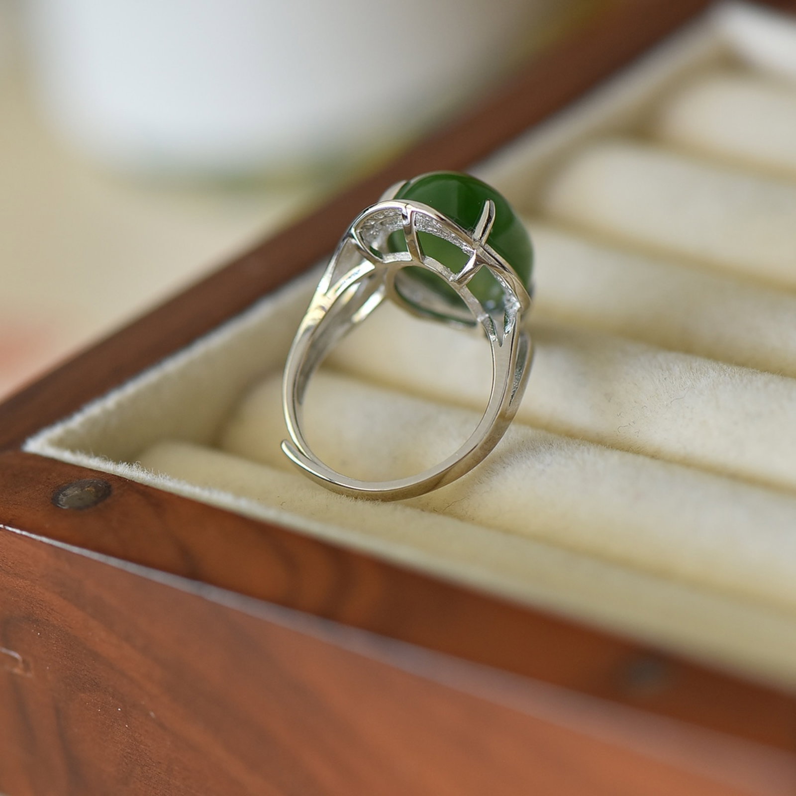 An Exquisite Sterling Silver Inlaid Jasper Ring - 5