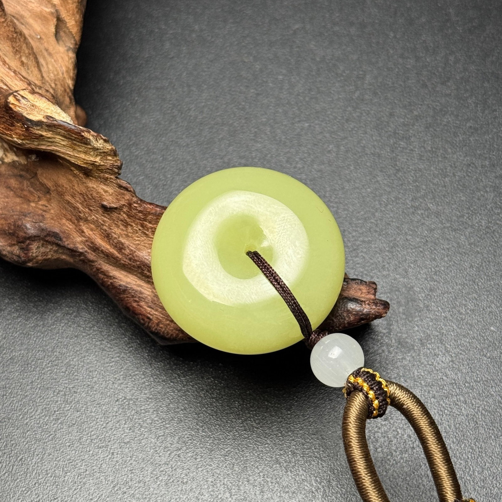An Exquisite Yellow Jade Pendant - 2