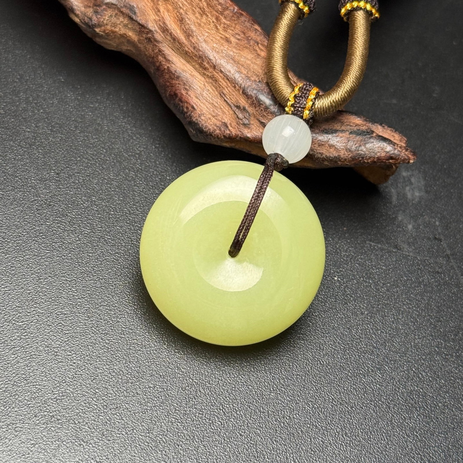 An Exquisite Yellow Jade Pendant - 3