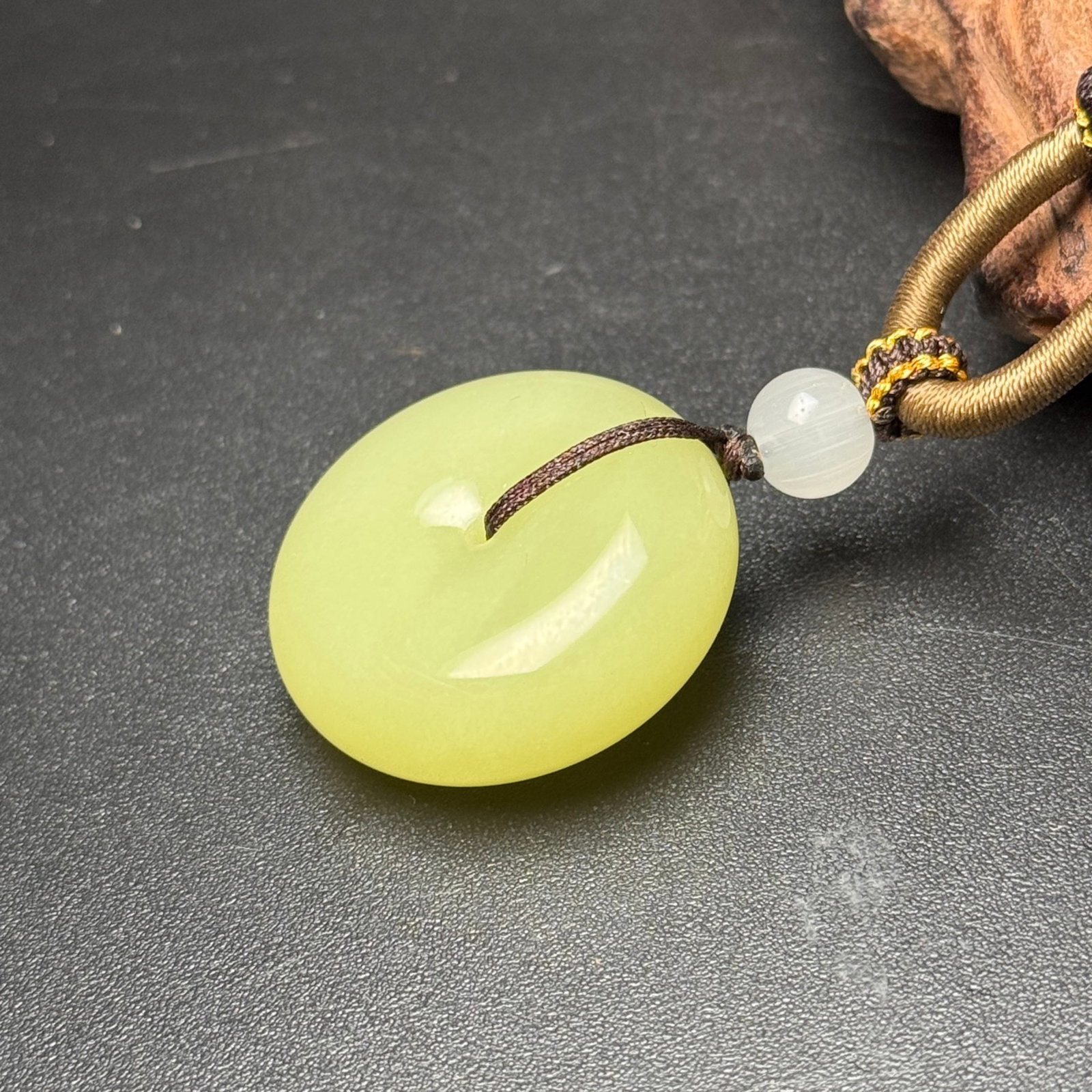 An Exquisite Yellow Jade Pendant - 5