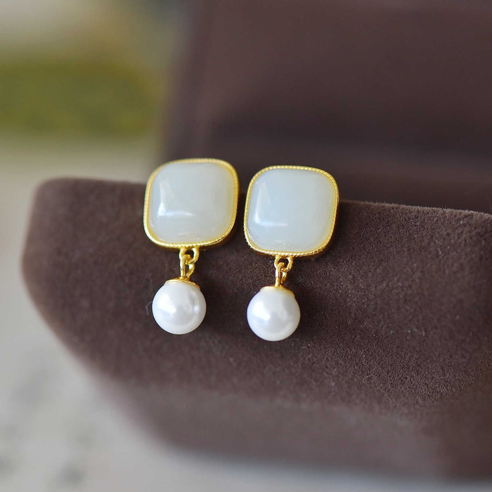 A Pair of Exquisite Sterling Silver-Gold Plated Inlaid White Jade Earrings, Inlaid Pearl - 2