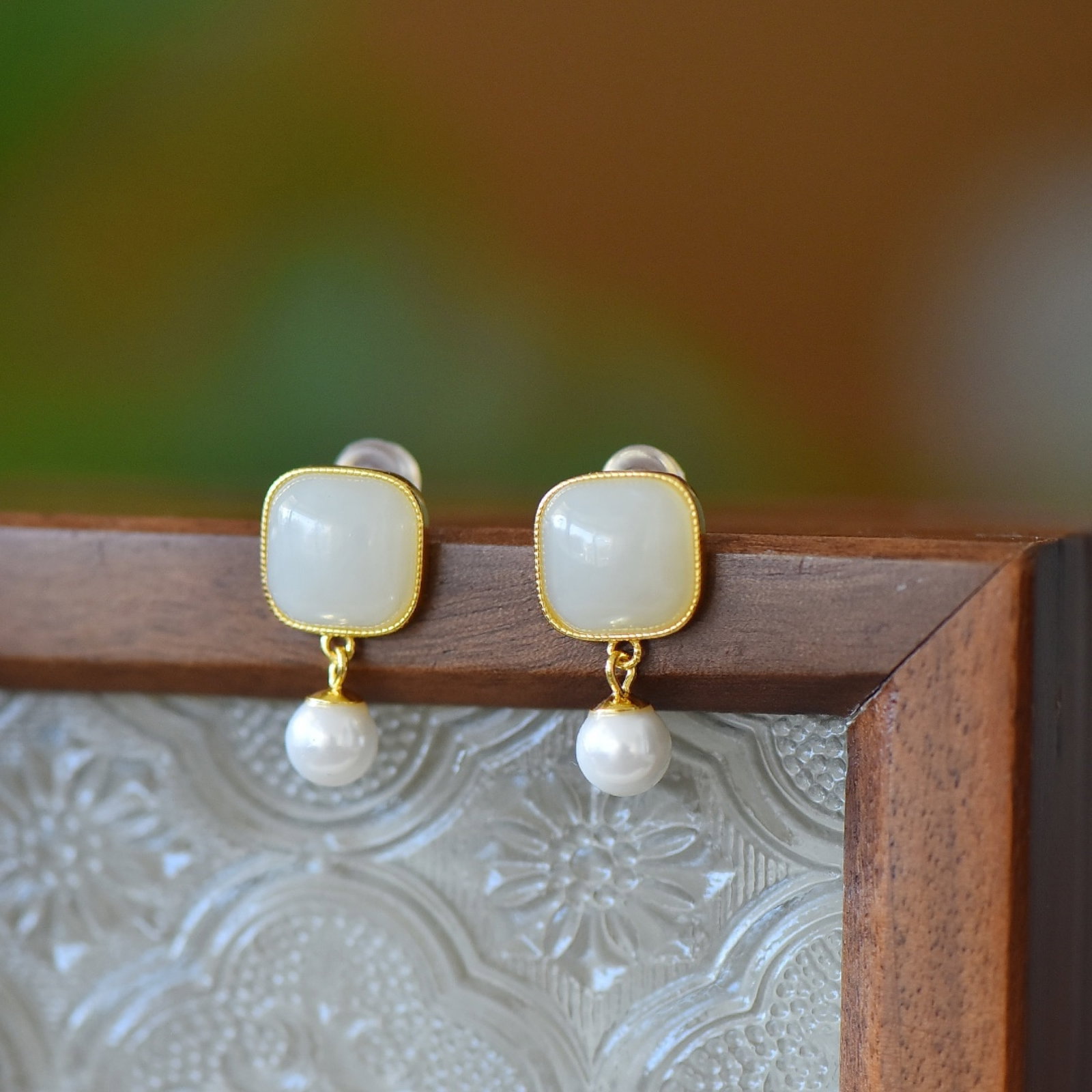 A Pair of Exquisite Sterling Silver-Gold Plated Inlaid White Jade Earrings, Inlaid Pearl - 4