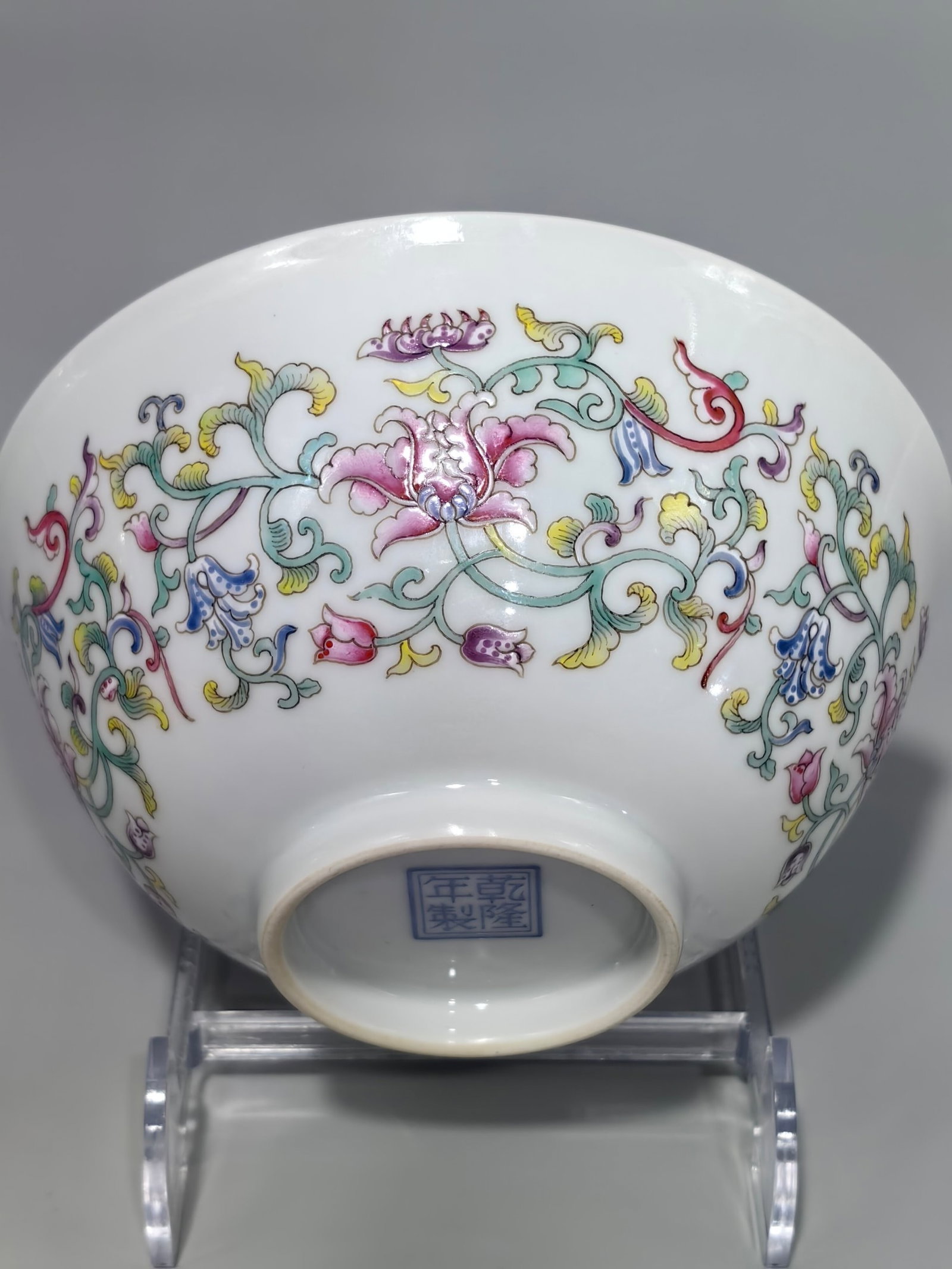 A Pair of Exquisite Famille-Rose Lotus Pattern Bowls - 4