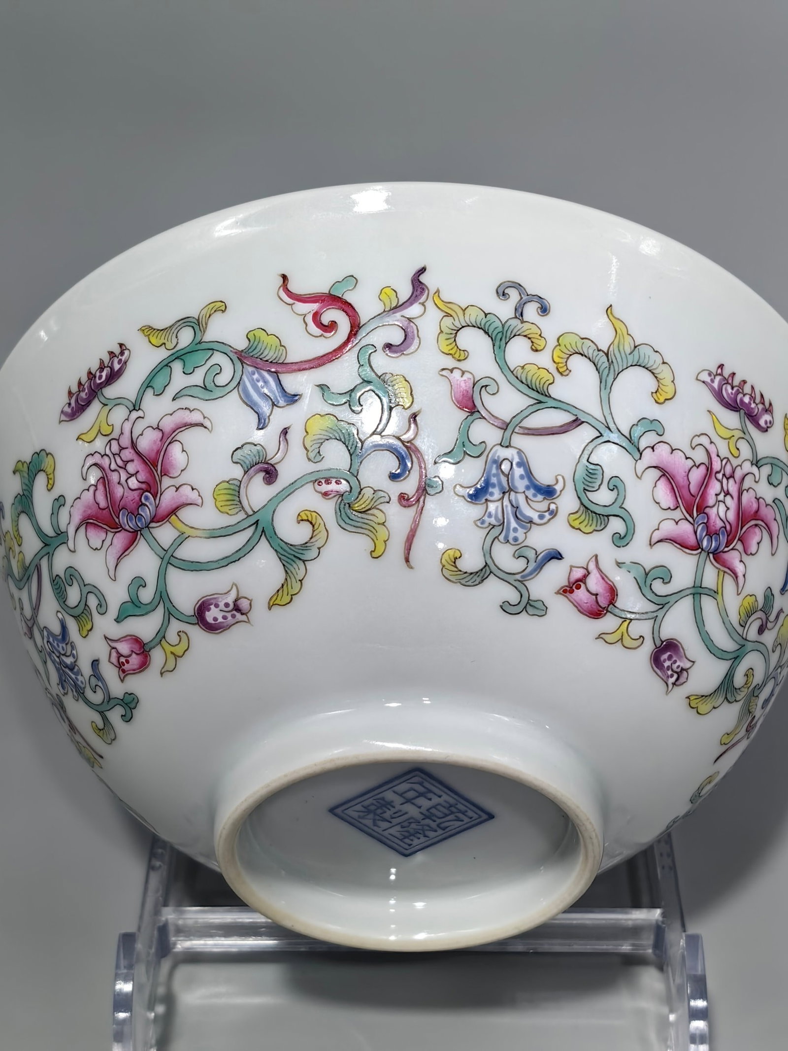 A Pair of Exquisite Famille-Rose Lotus Pattern Bowls - 5