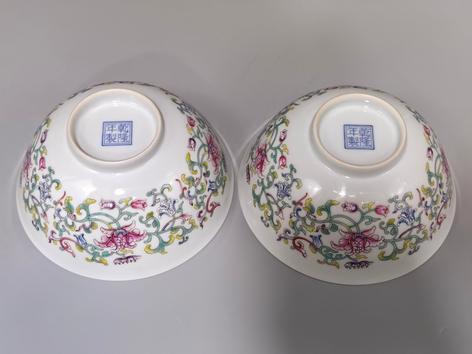 A Pair of Exquisite Famille-Rose Lotus Pattern Bowls - 8