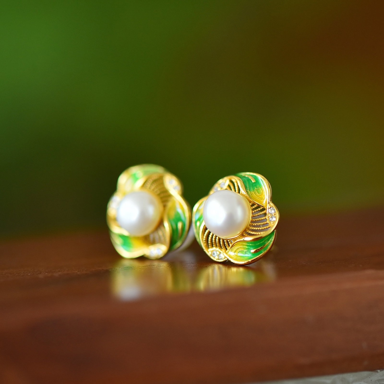 A Pair of Exquisite Sterling Silver-Gold Plated Inlaid Pearls Enamel Earrings,Inlaid Diamond - 3