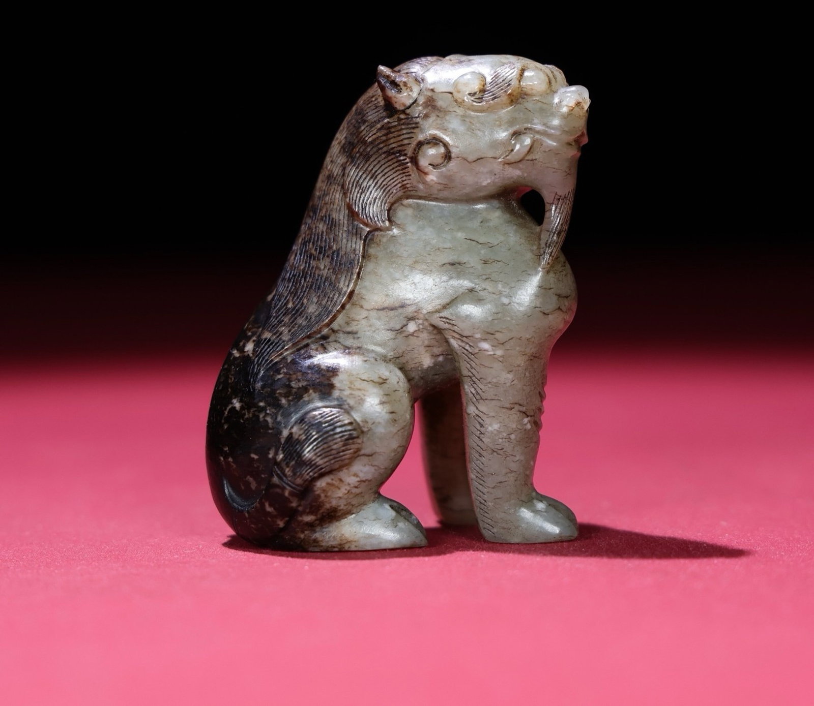 An Exquisite White Jade Lion Hand Piece: Estimated Value:1400-2800 An Exquisite White Jade Lion Hand Piece,Qing Dynasty,China,Size:550mmx66mmx30mm,Weight:122g