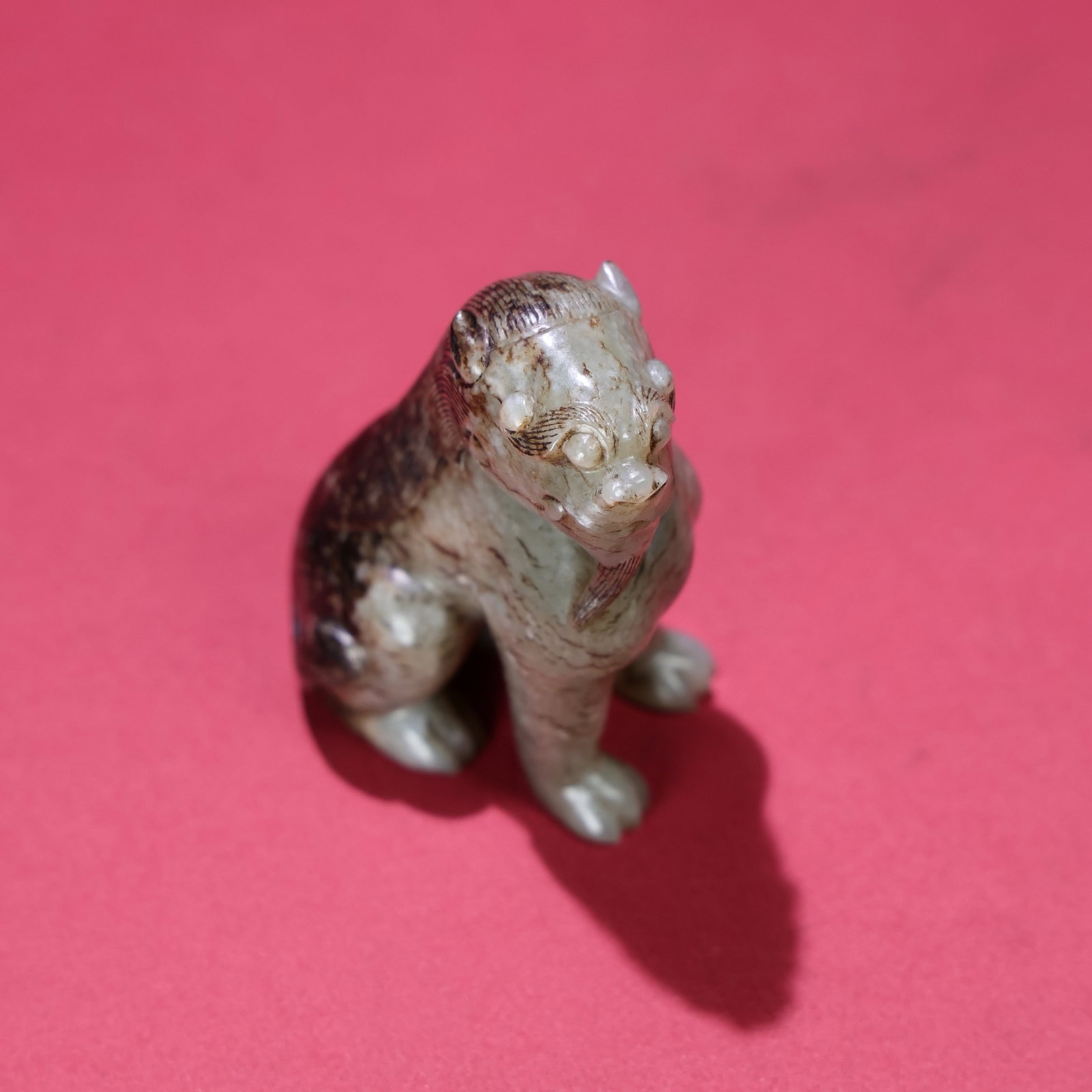 An Exquisite White Jade Lion Hand Piece - 2