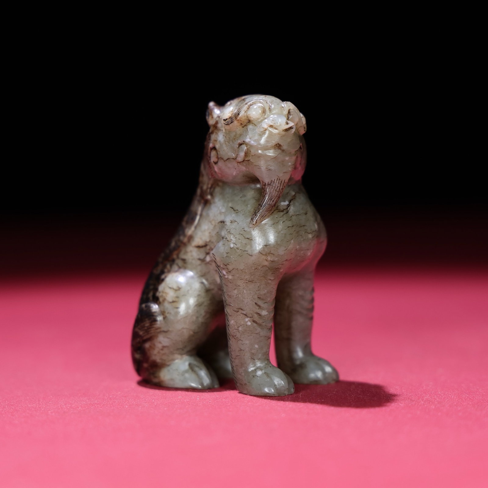An Exquisite White Jade Lion Hand Piece - 6