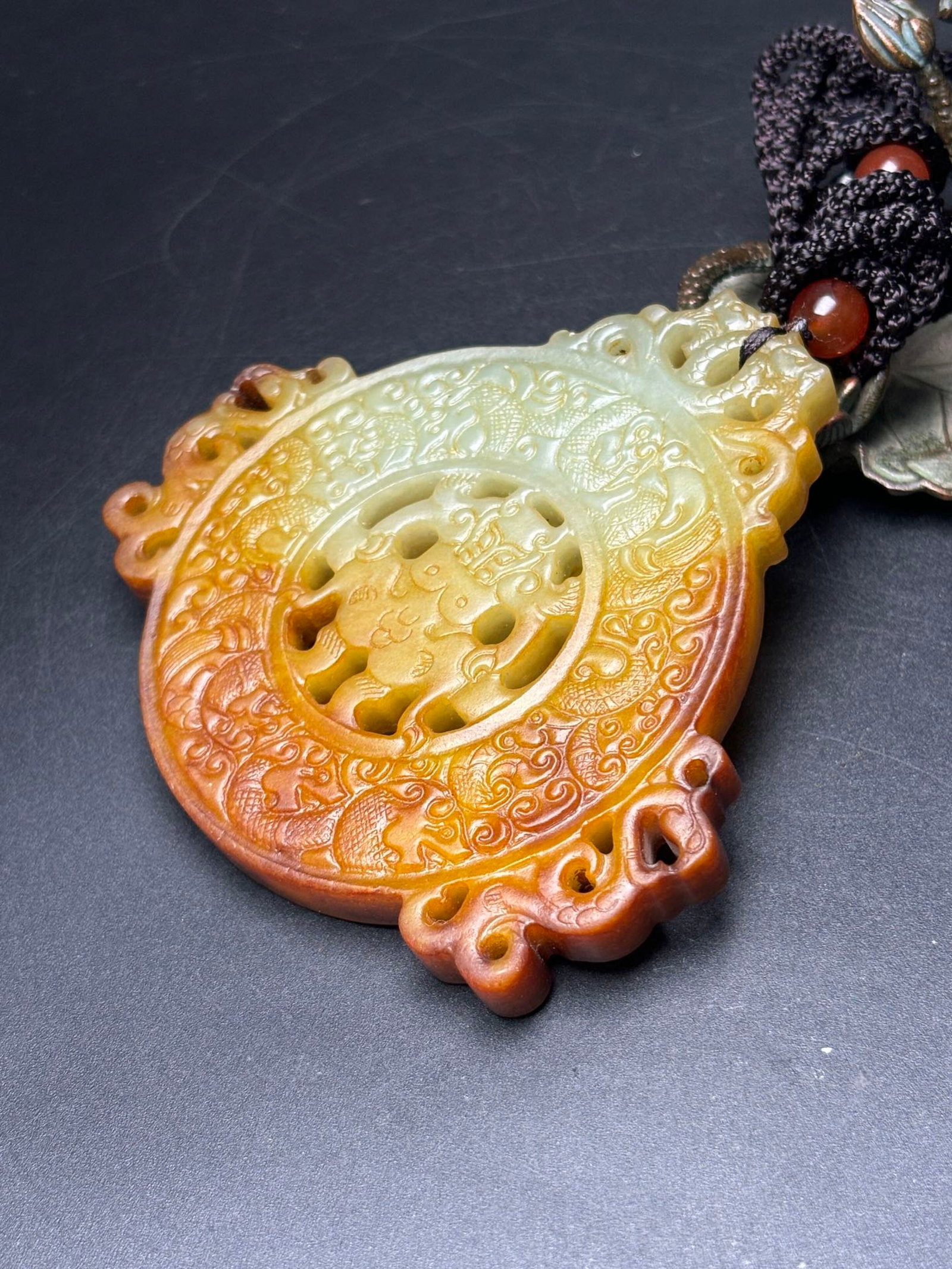 An Exquisite White Jade Dragon and Phoenix Pattern Pendant - 3
