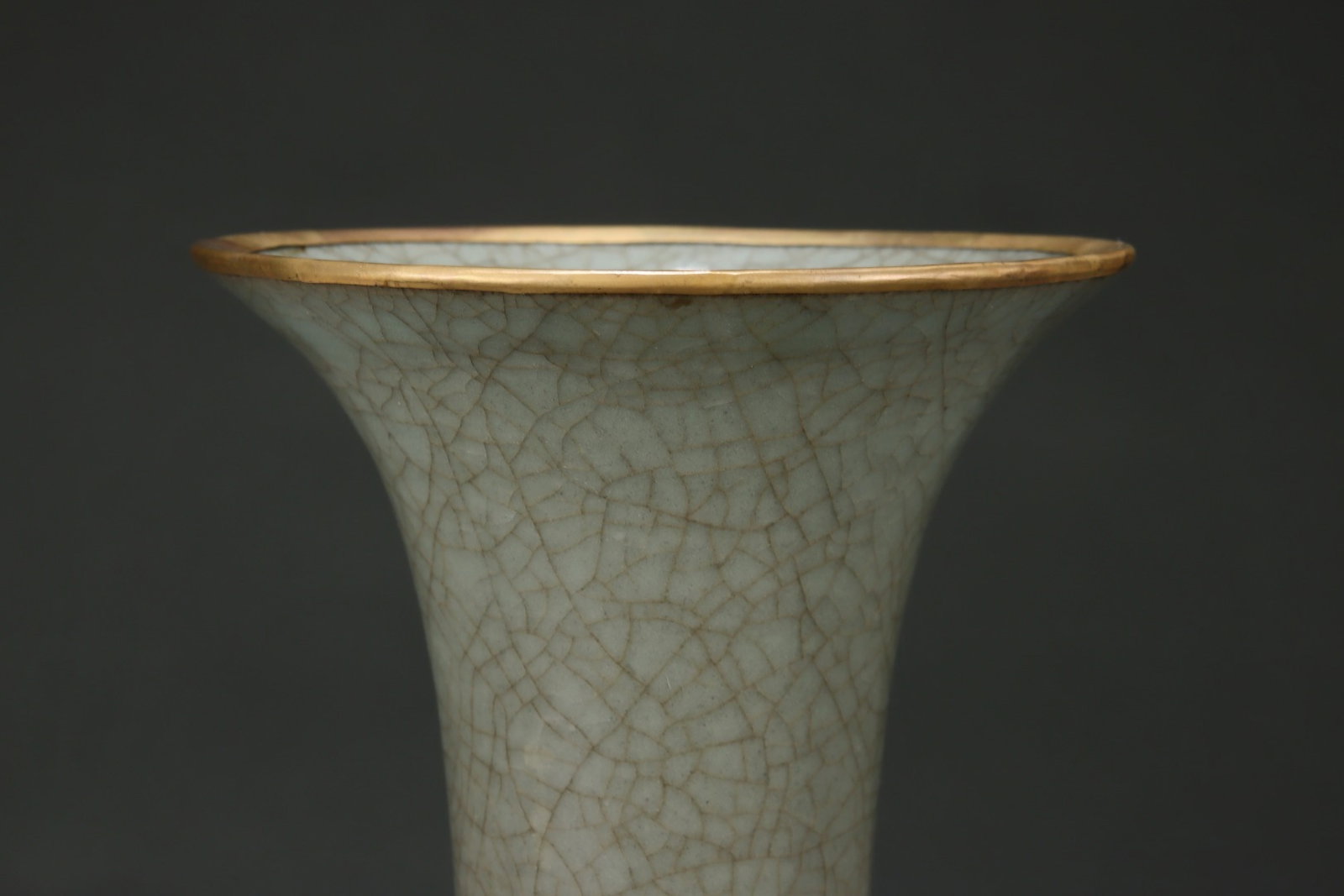 An Exquisite Guan yao Cover with Gold Vase,with an Imperial Poem by Emperor Qianlong - 4