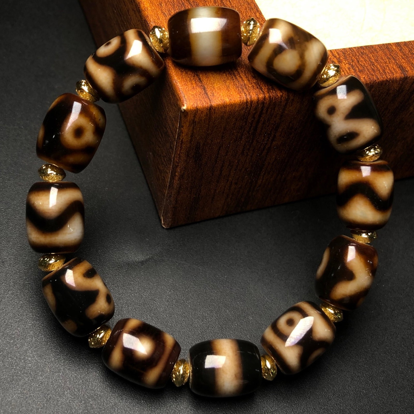 An Exquisite Dzi Bead Bracelets - 6