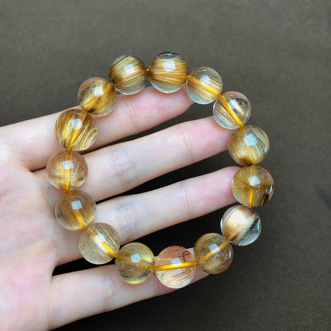 An Exquisite Crystal Bracelets: Estimated Value:3000-6000 An Exquisite Crystal Bracelets,Size:13.3mm, Weight:52.6g 水晶手串