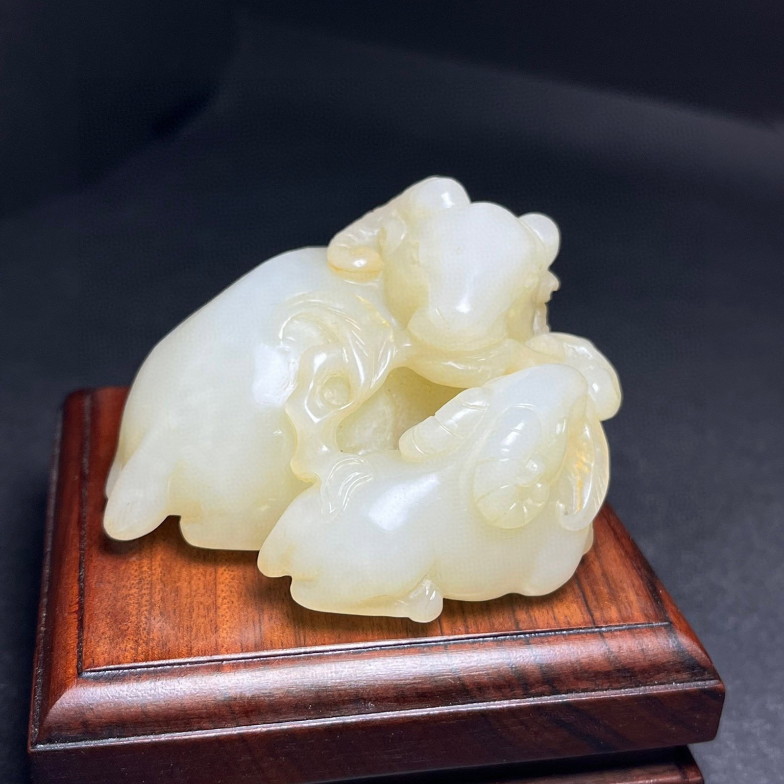 An Exquisite White Jade Sheep Ornament: Estimated Value:2000-4000 An Exquisite White Jade Sheep Ornament,Qing Dynasty,China,Size:61mmx40mmx57mm,Weight:157g 白玉羊摆件,中国清代