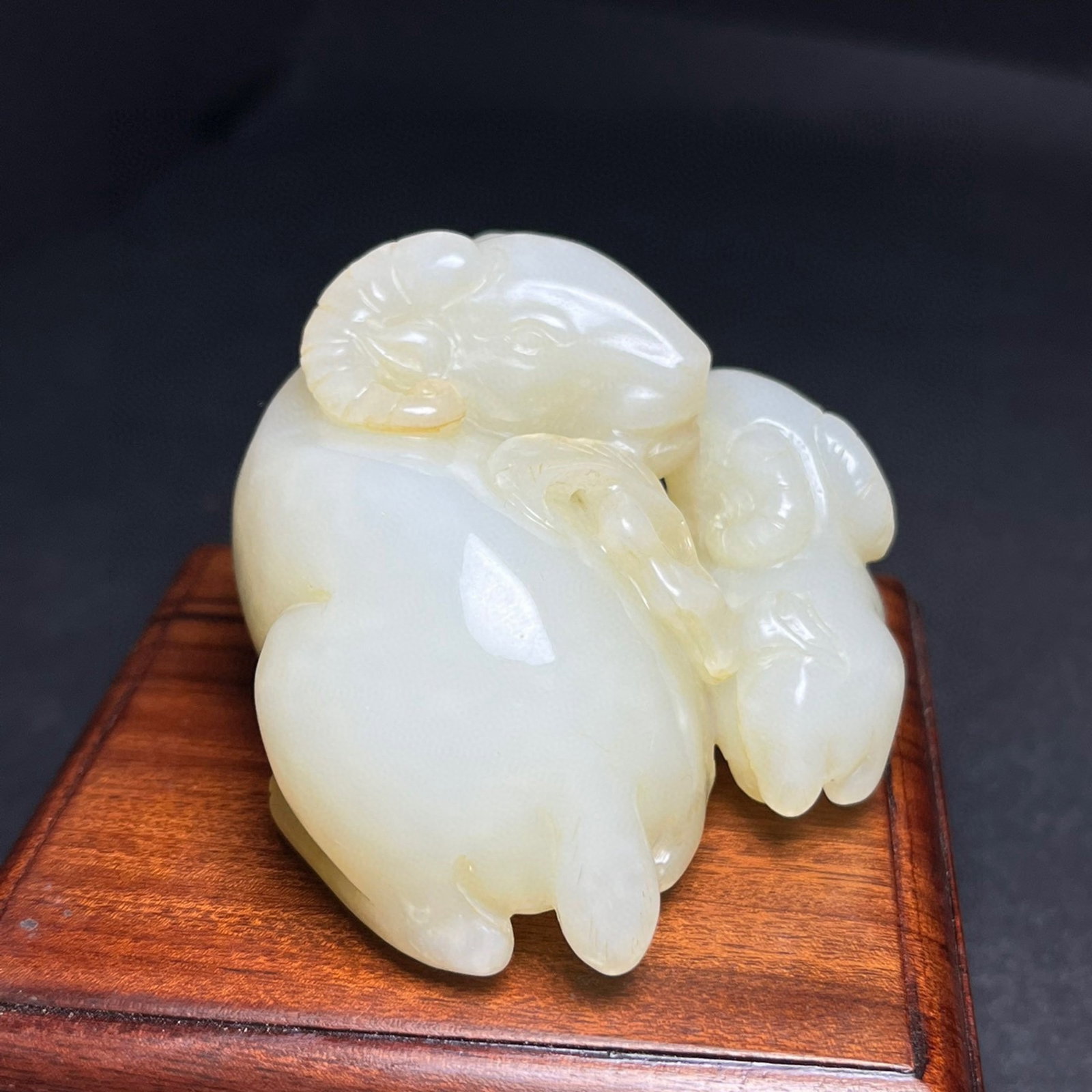 An Exquisite White Jade Sheep Ornament - 3