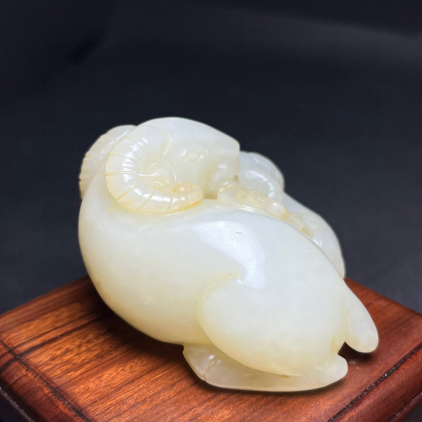An Exquisite White Jade Sheep Ornament - 4
