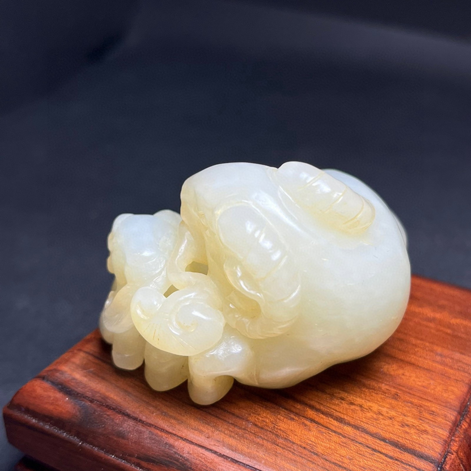 An Exquisite White Jade Sheep Ornament - 7