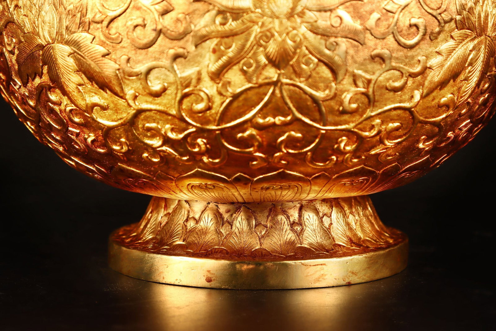 A Pair of Huge Gilt Bronze Lotus Pattern Beast-Ears Bottles - 7