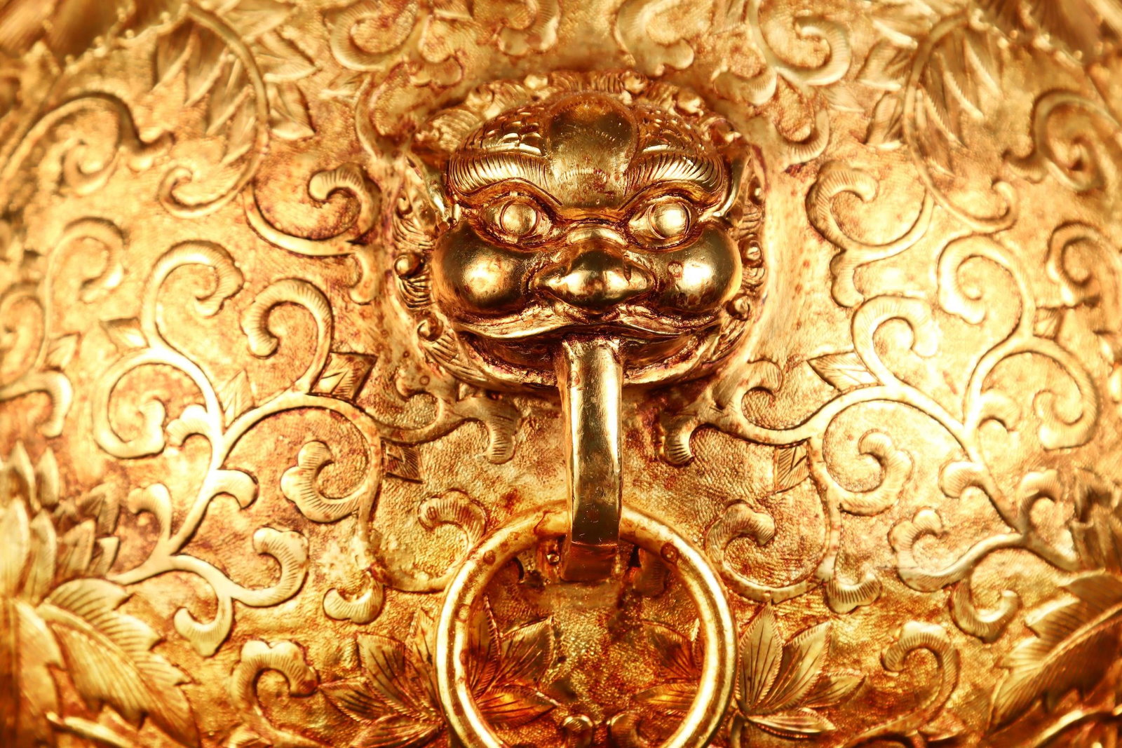 A Pair of Huge Gilt Bronze Lotus Pattern Beast-Ears Bottles - 8