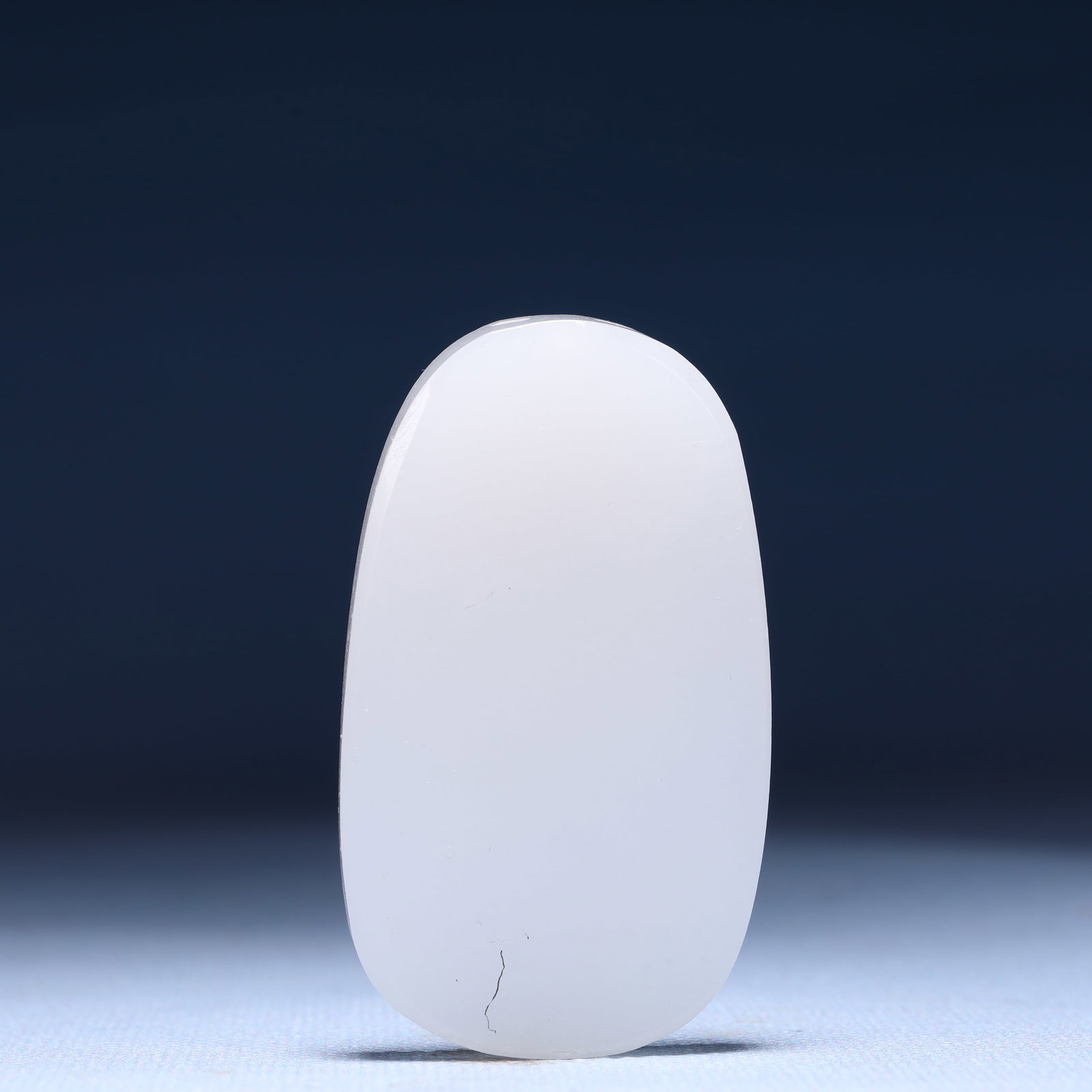 An Exquisite White Jade Statue of Avalokitesvara Pendant - 4