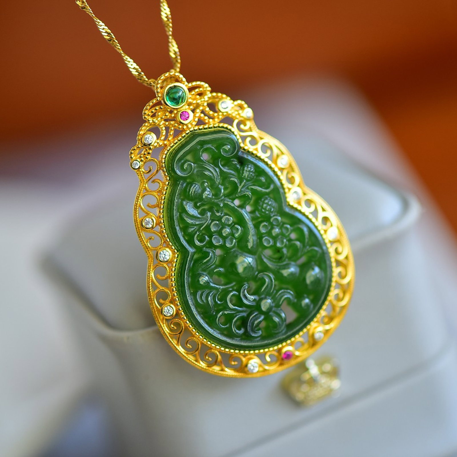 An Exquisite Sterling Silver-Gold Plated Inlaid Jasper Pendant,Inlaid Diamonds: Estimated Value:400-800 An Exquisite Sterling Silver-Gold Plated Inlaid Jasper Pendant,Inlaid Diamonds,Size:25mmx36mm