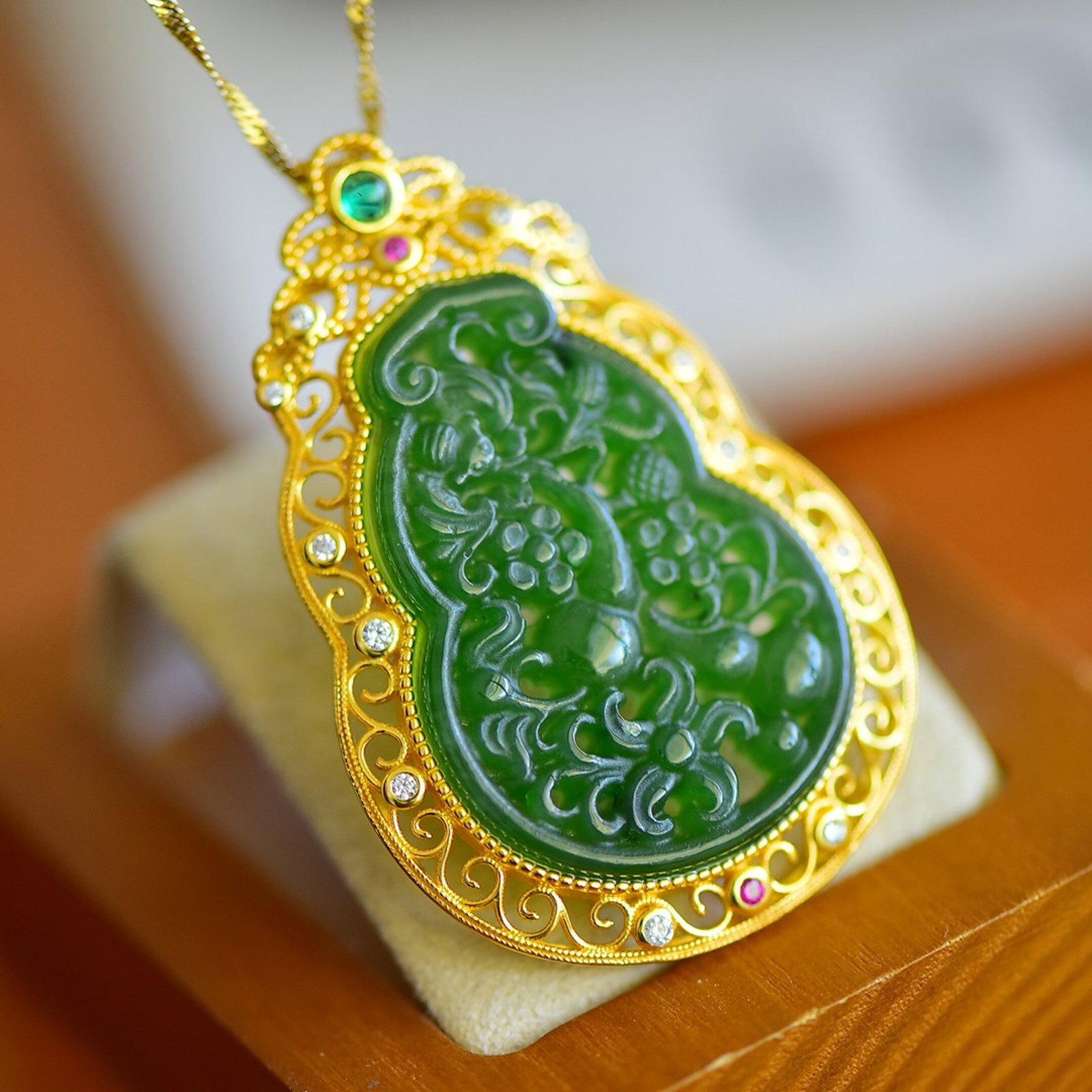 An Exquisite Sterling Silver-Gold Plated Inlaid Jasper Pendant,Inlaid Diamonds - 3