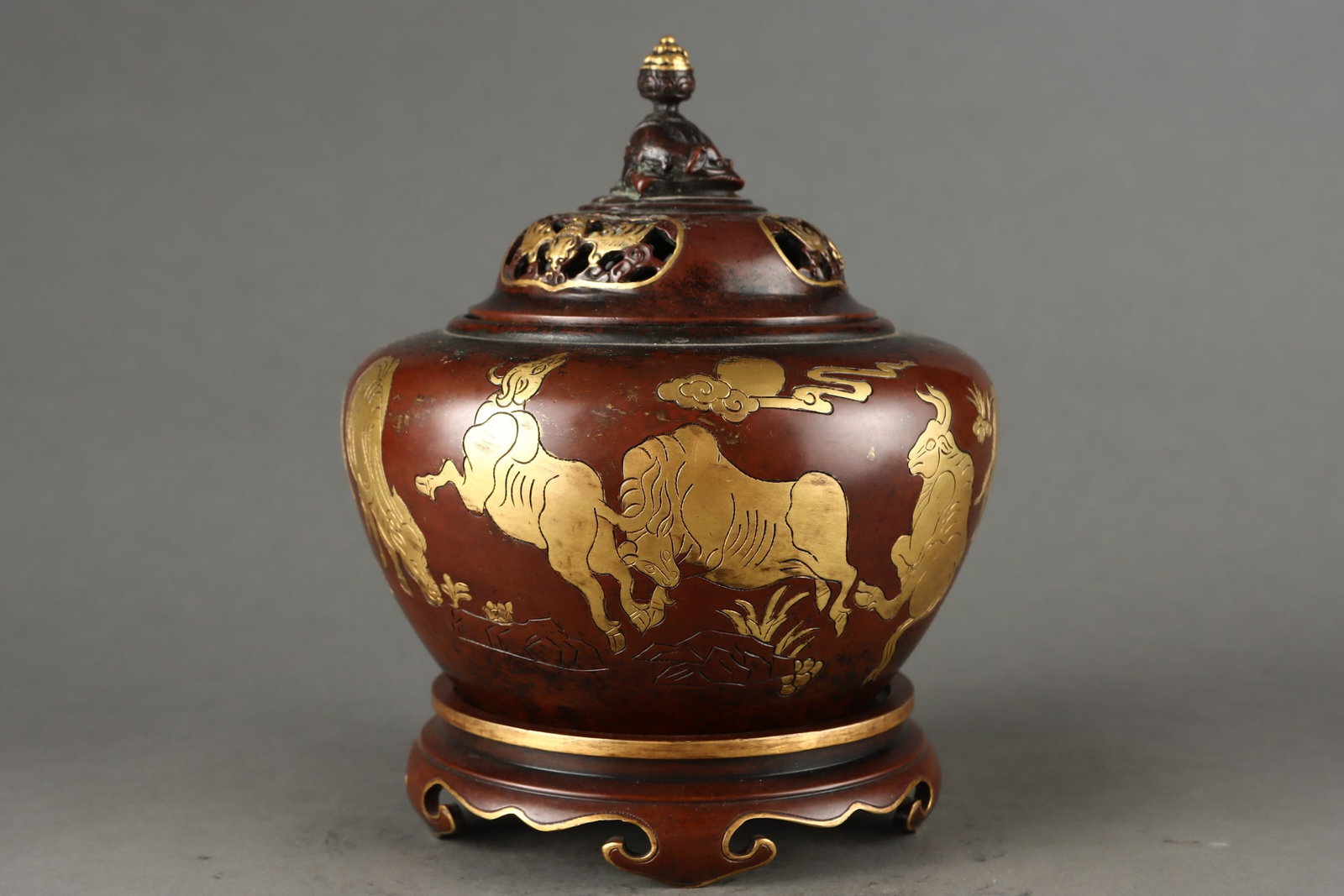 An Exquisite Gilt Bronze Buffalo Pattern Censer - 2