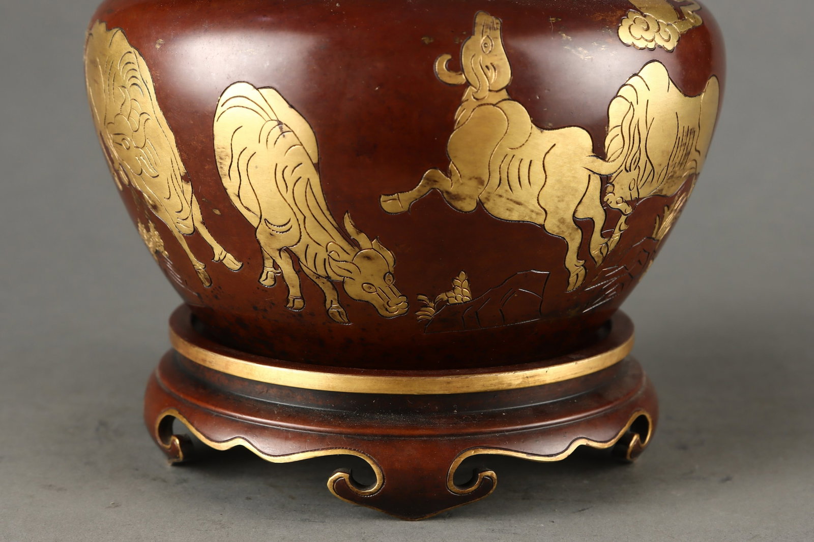 An Exquisite Gilt Bronze Buffalo Pattern Censer - 6