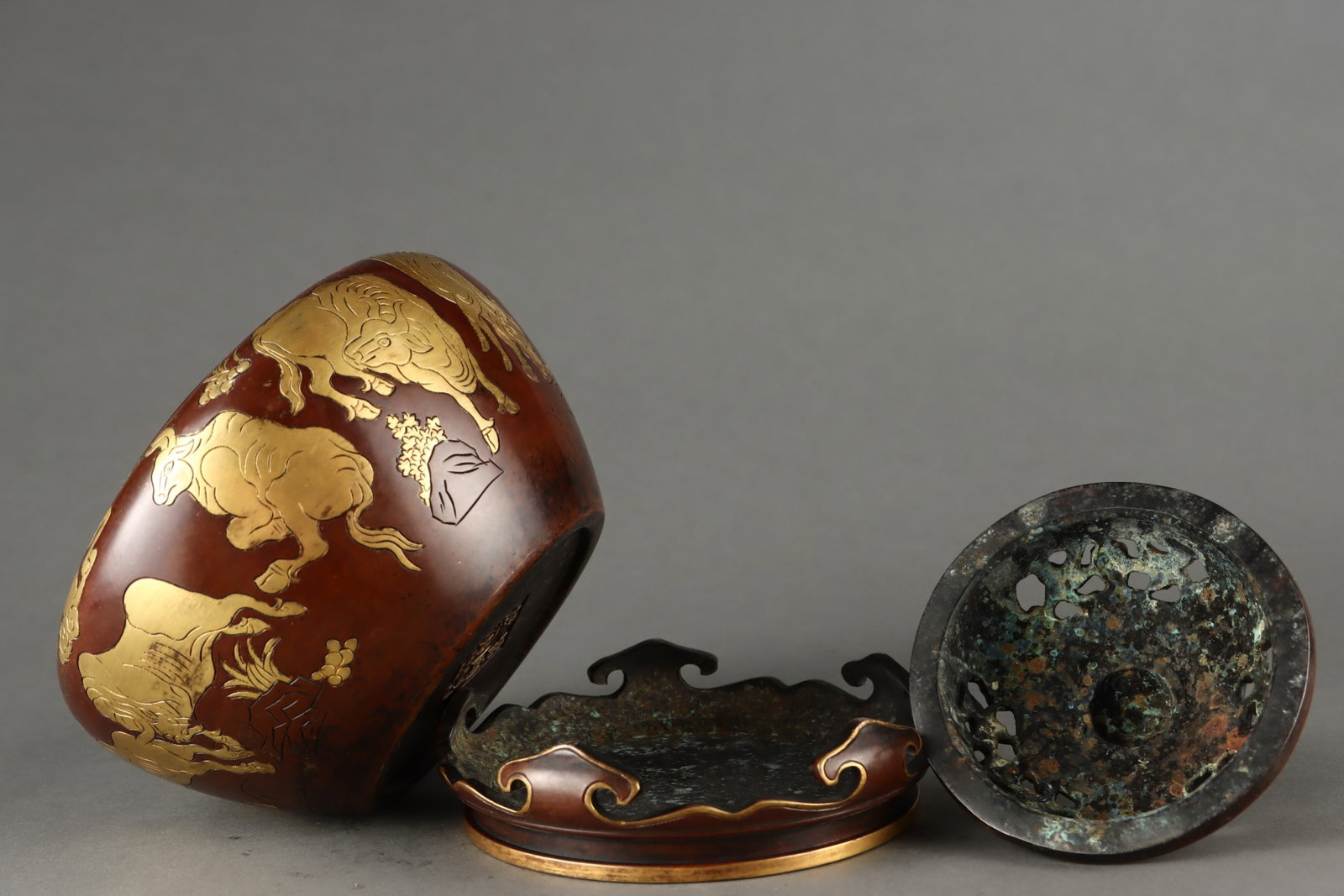 An Exquisite Gilt Bronze Buffalo Pattern Censer - 7