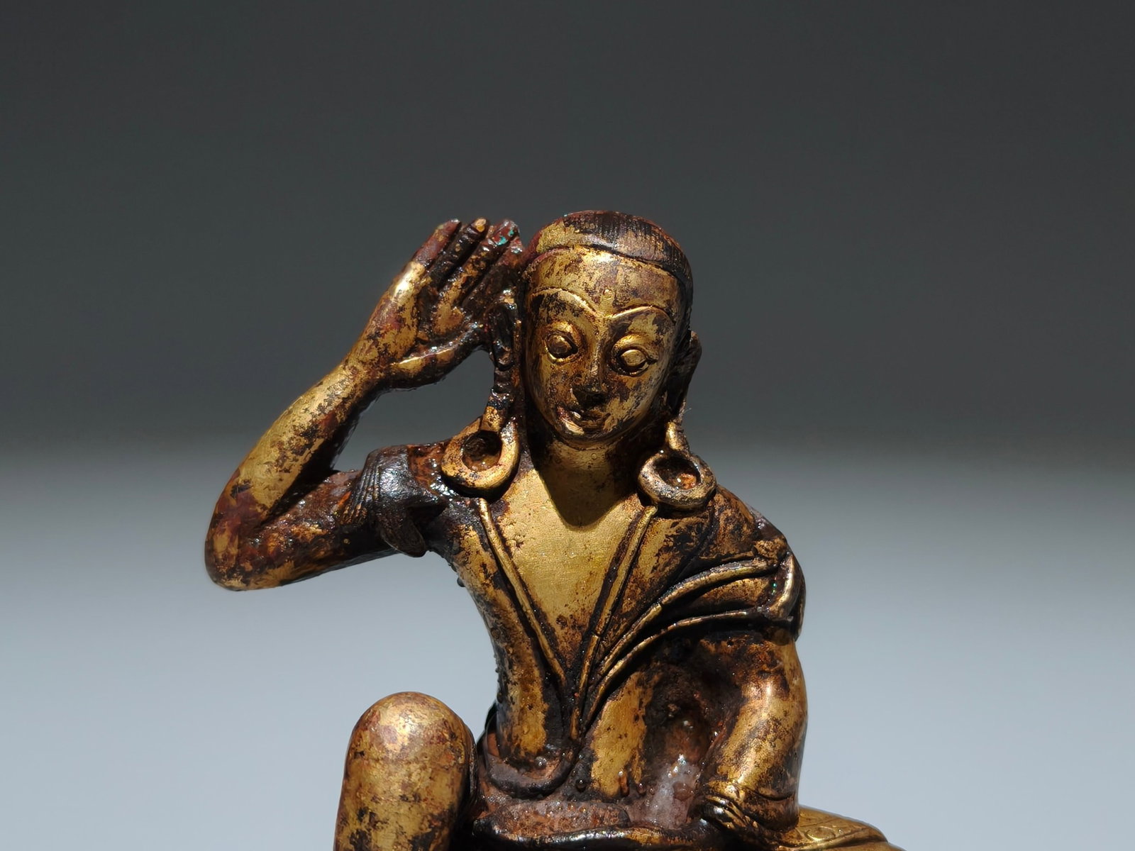 A Solemn Gilt Bronze Buddha Statue - 2